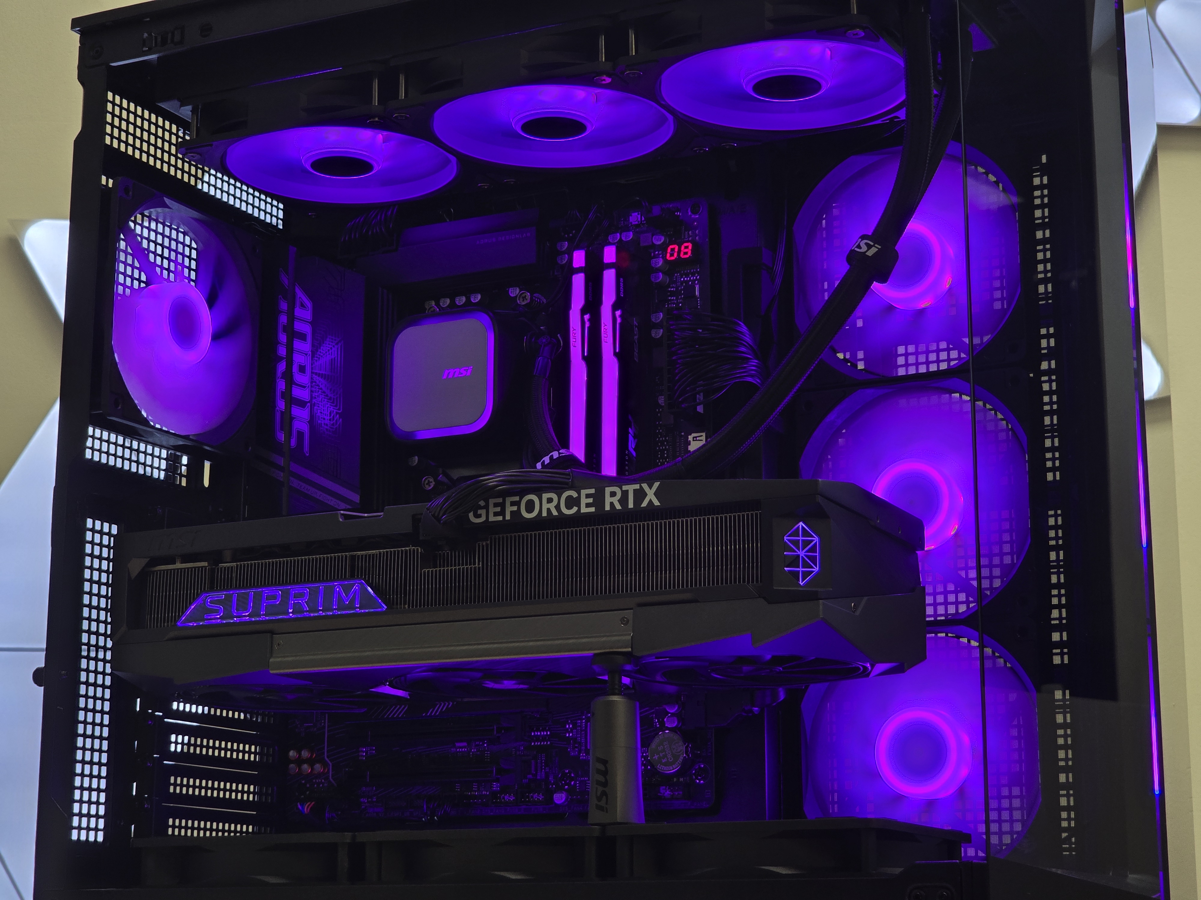Ryzen 7 9800X3D su RTX 5090 Kompiuteris