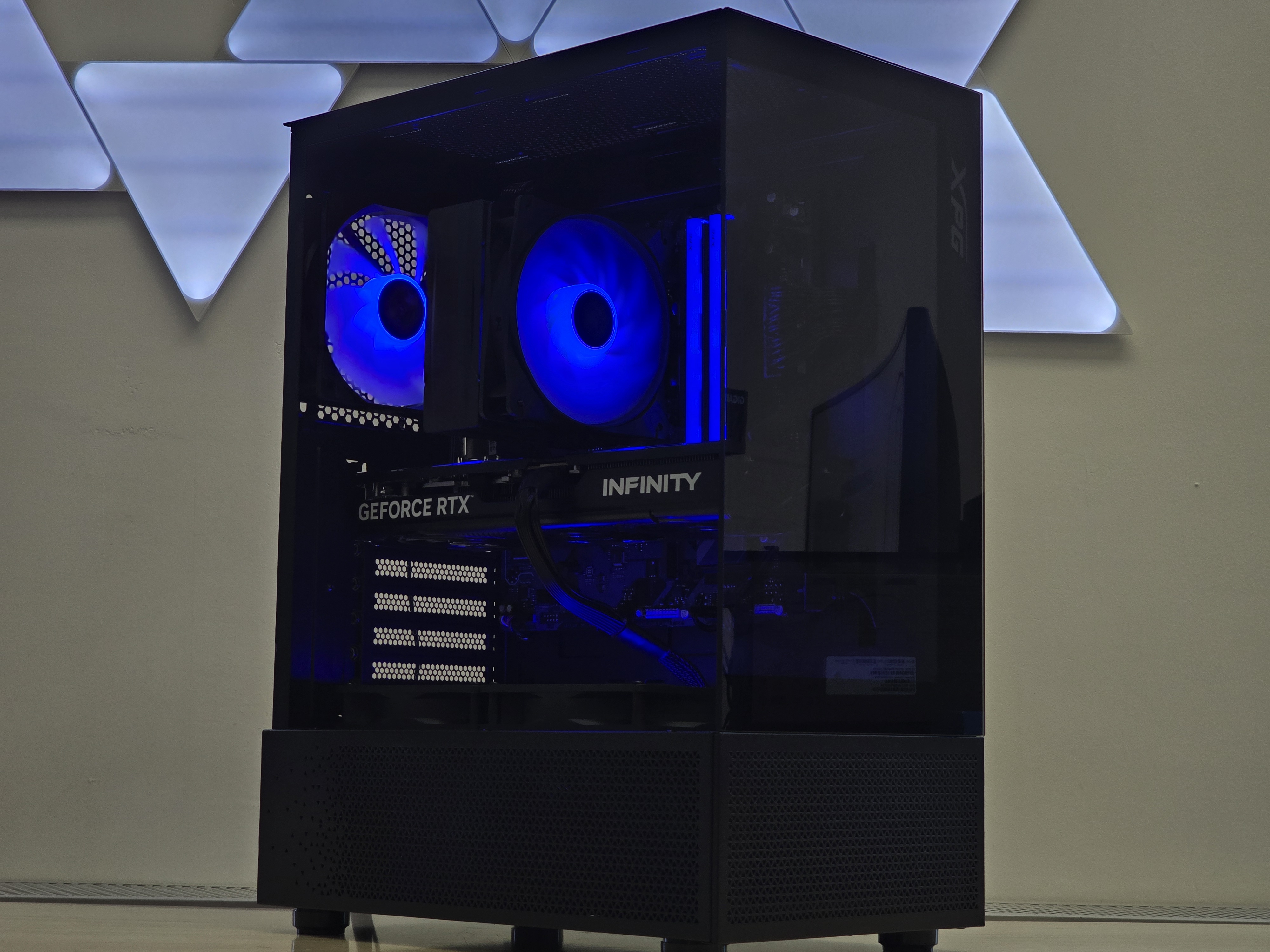 Ryzen 5 9600x kompiuteris su RTX 5070