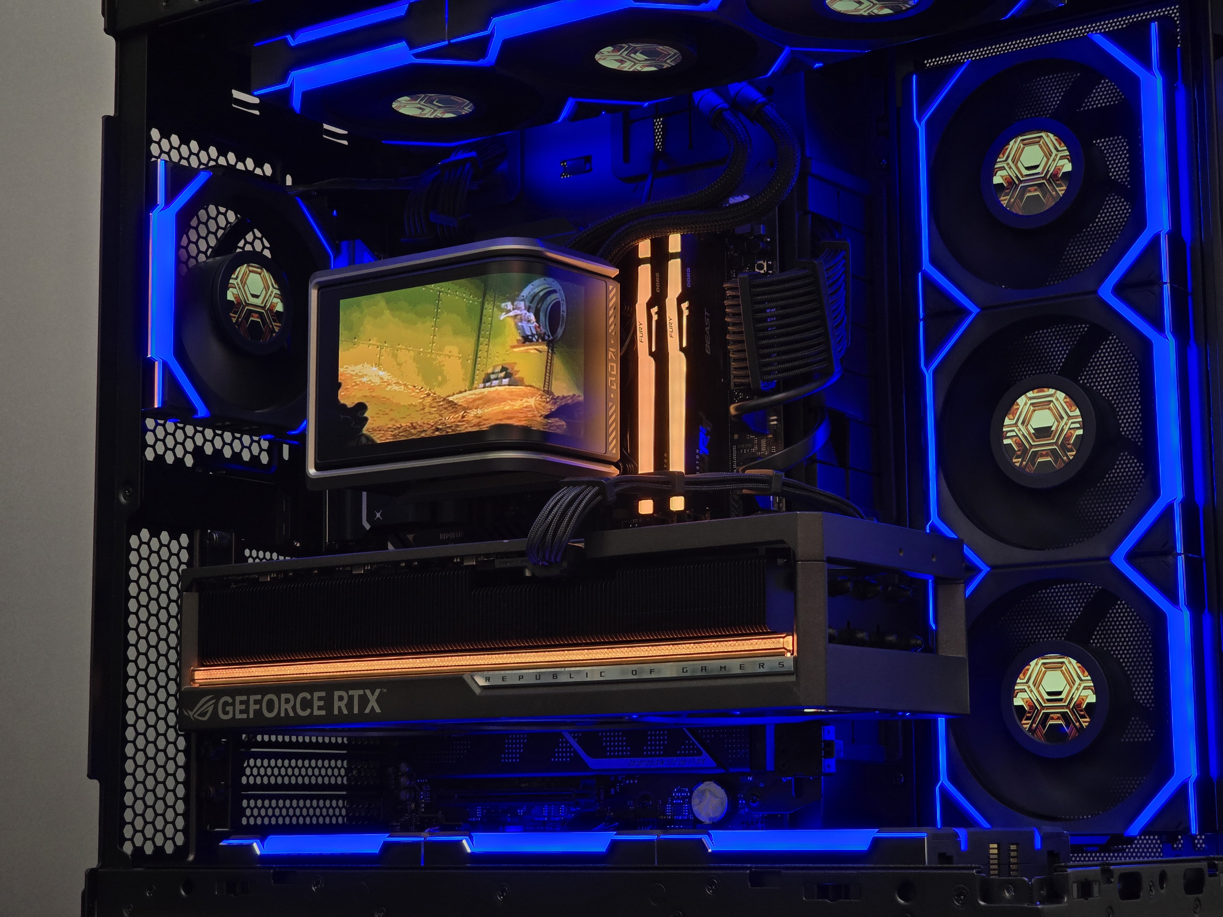 RTX 5090 su Ryzen 9 9950X3D Kompiuteris