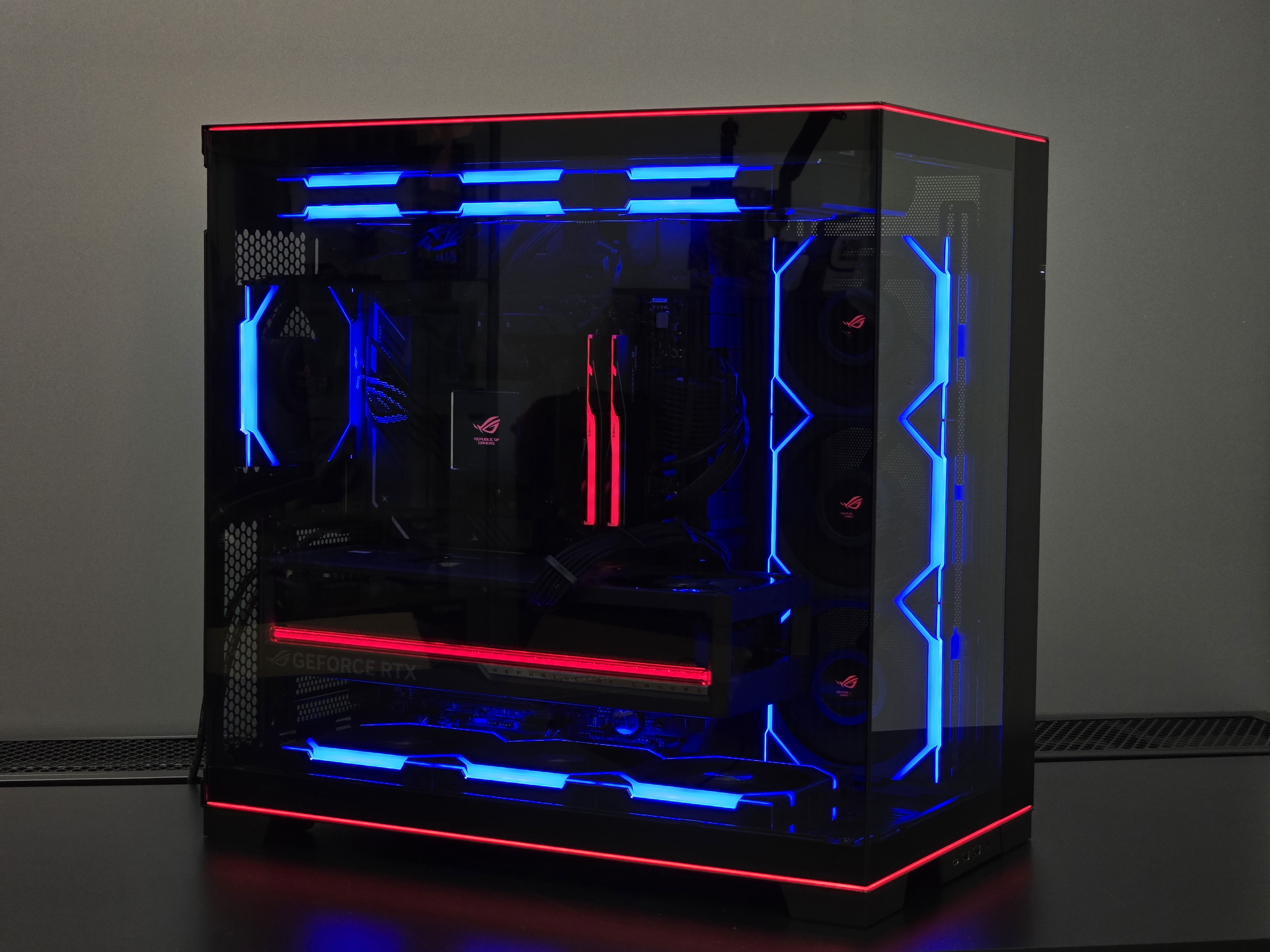 Ryzen 7 9800X3D su RTX 5080 ROG Astral