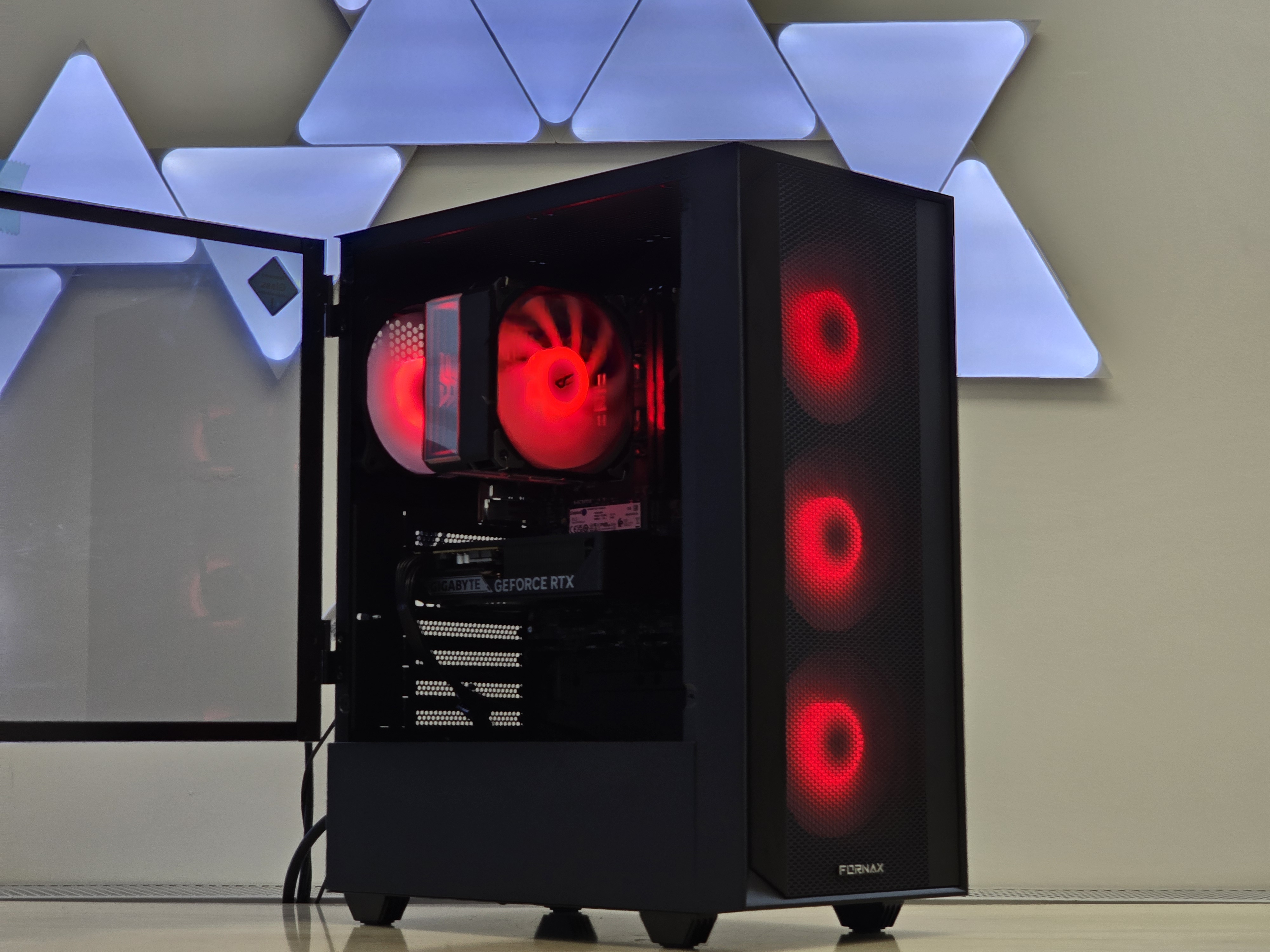 RTX 5060 su Ryzen 5 8400F Kompiuteris