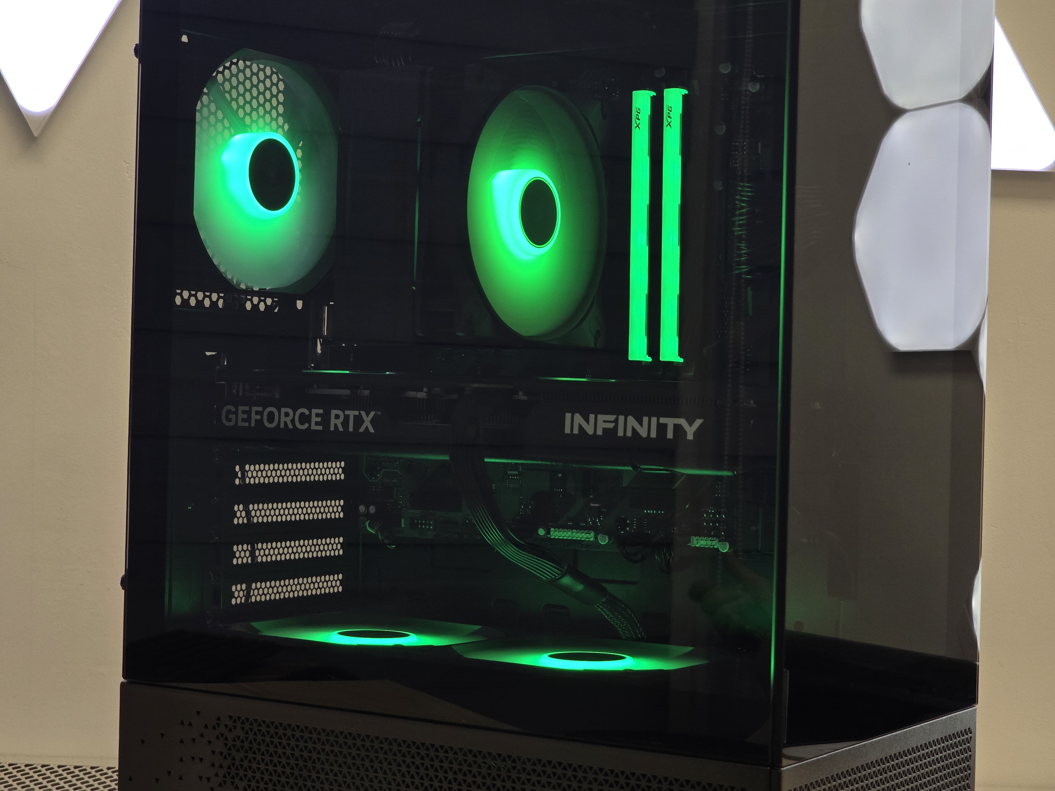 Ryzen 5 9600x kompiuteris su RTX 5070