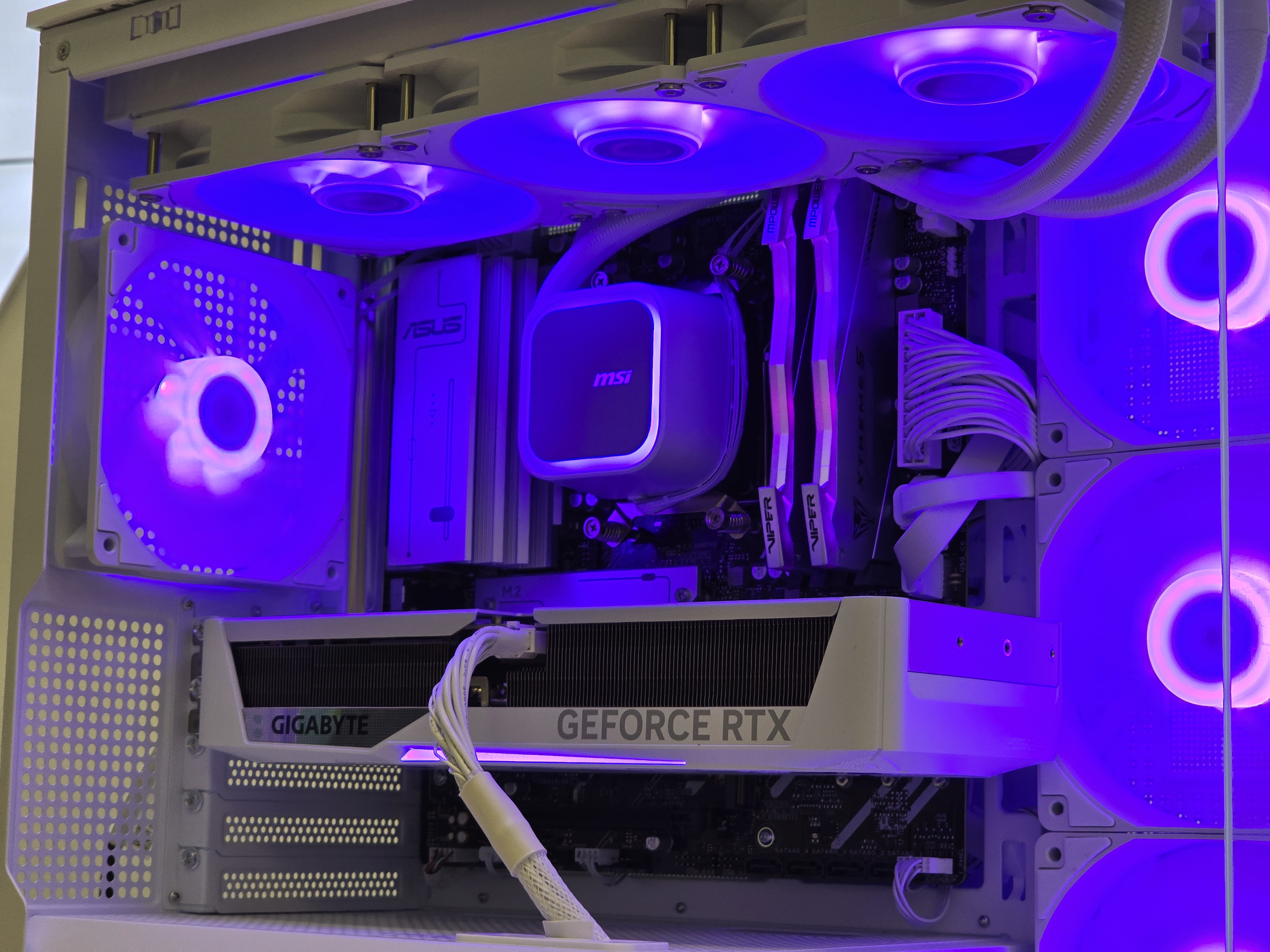 Ryzen 7 9800X3D su RTX 5070