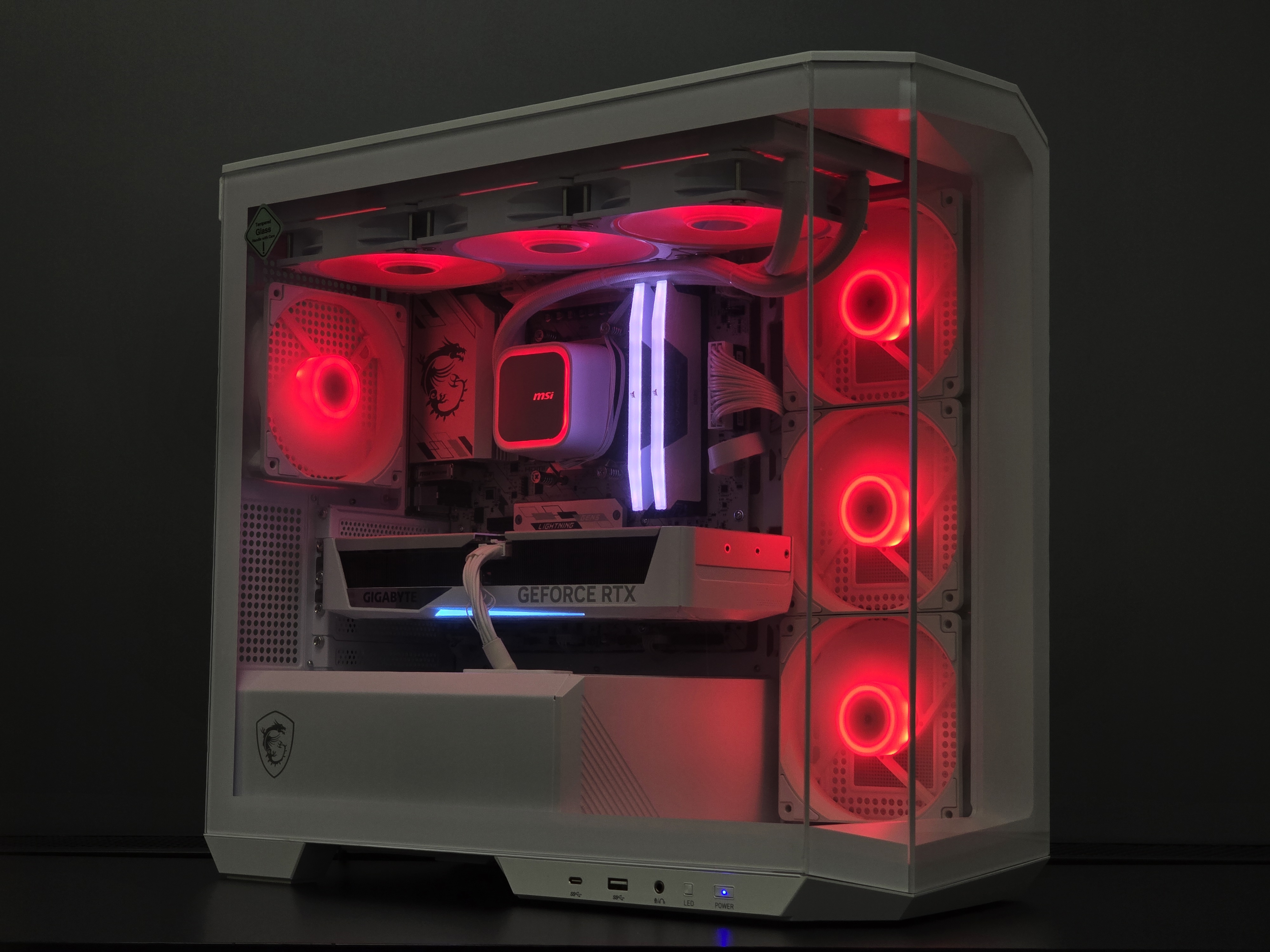 Ryzen 7 9800X3D su RTX 5070, 32GB Ram