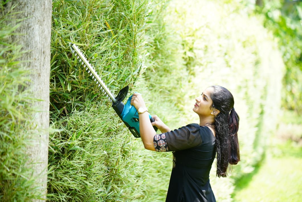 HEDGE TRIMMER