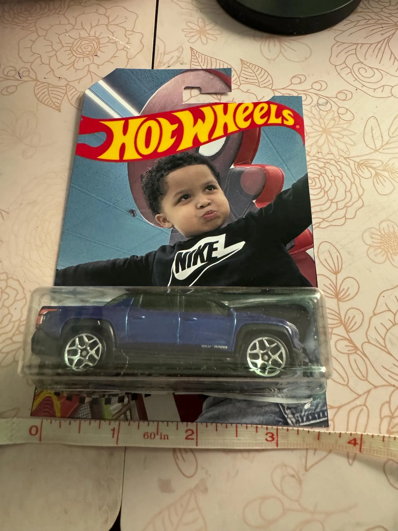 Hədiyyəlik hot wheels sadə