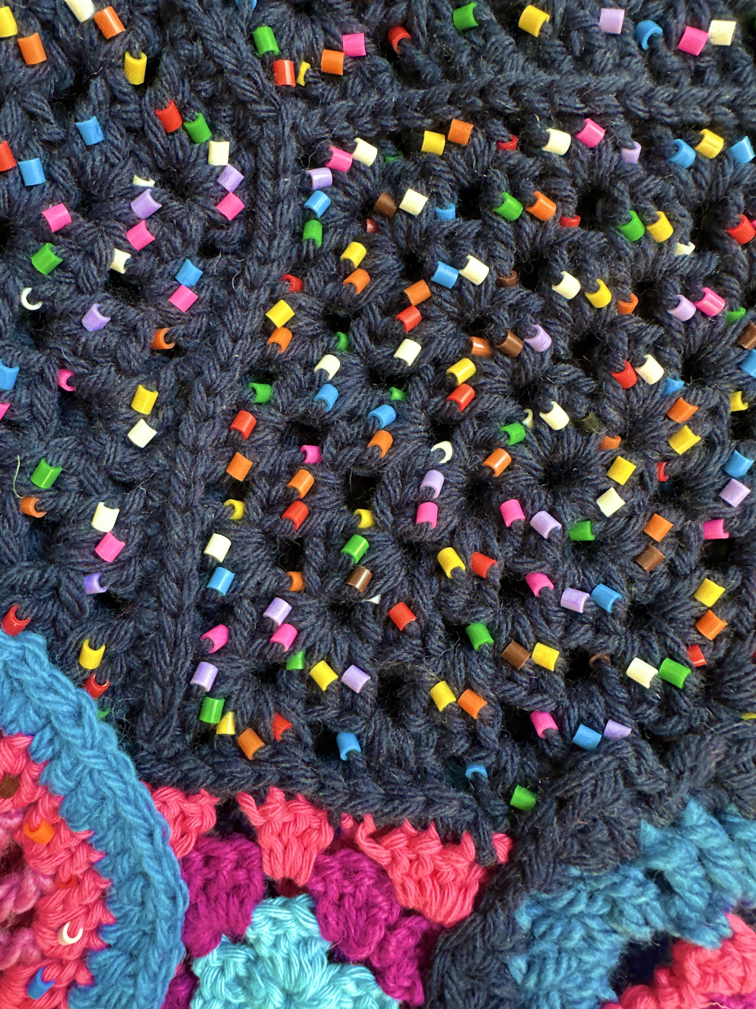 Balaklava su IKEA karoliukais