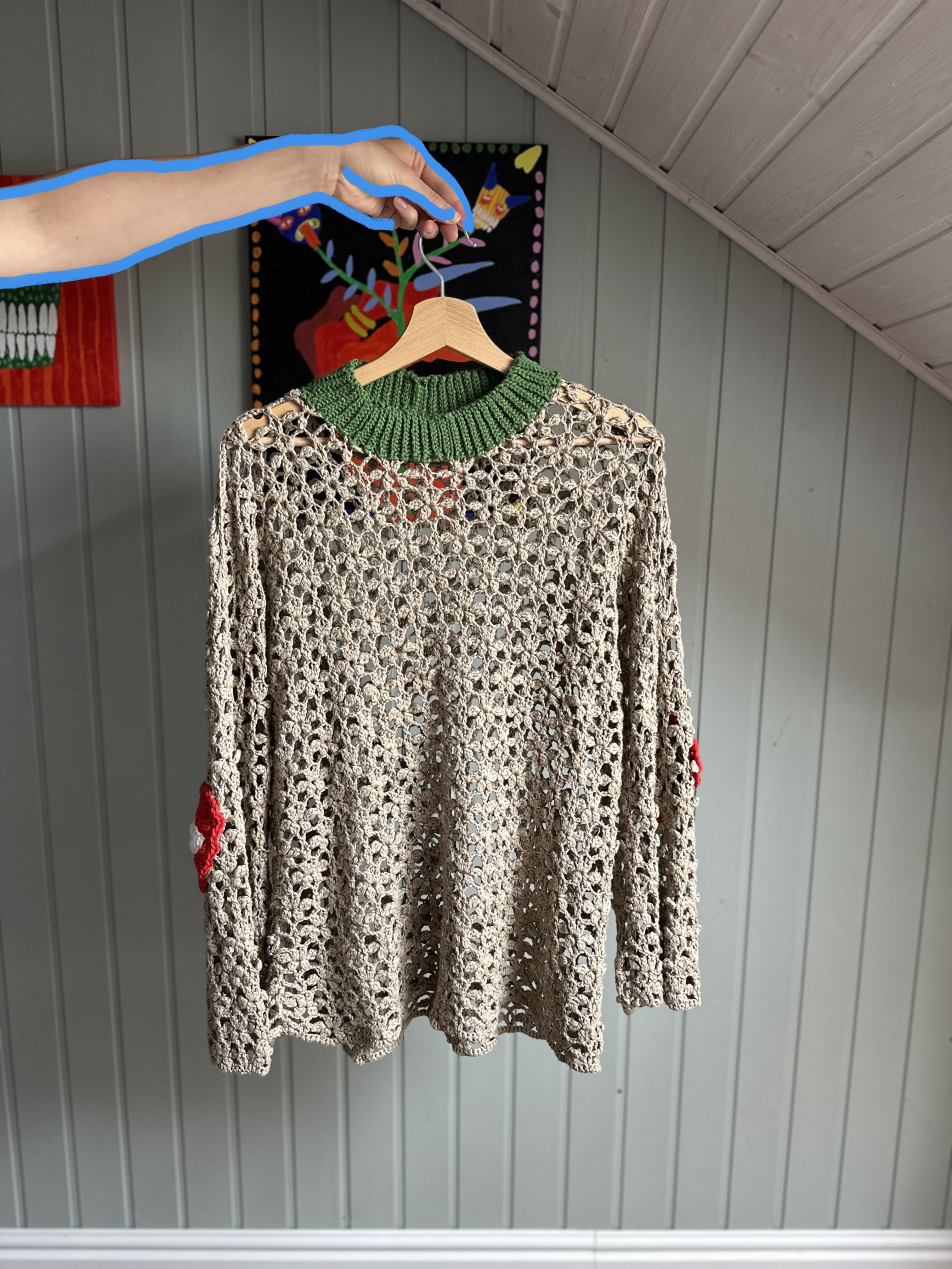 Gėlių rašto megztinis