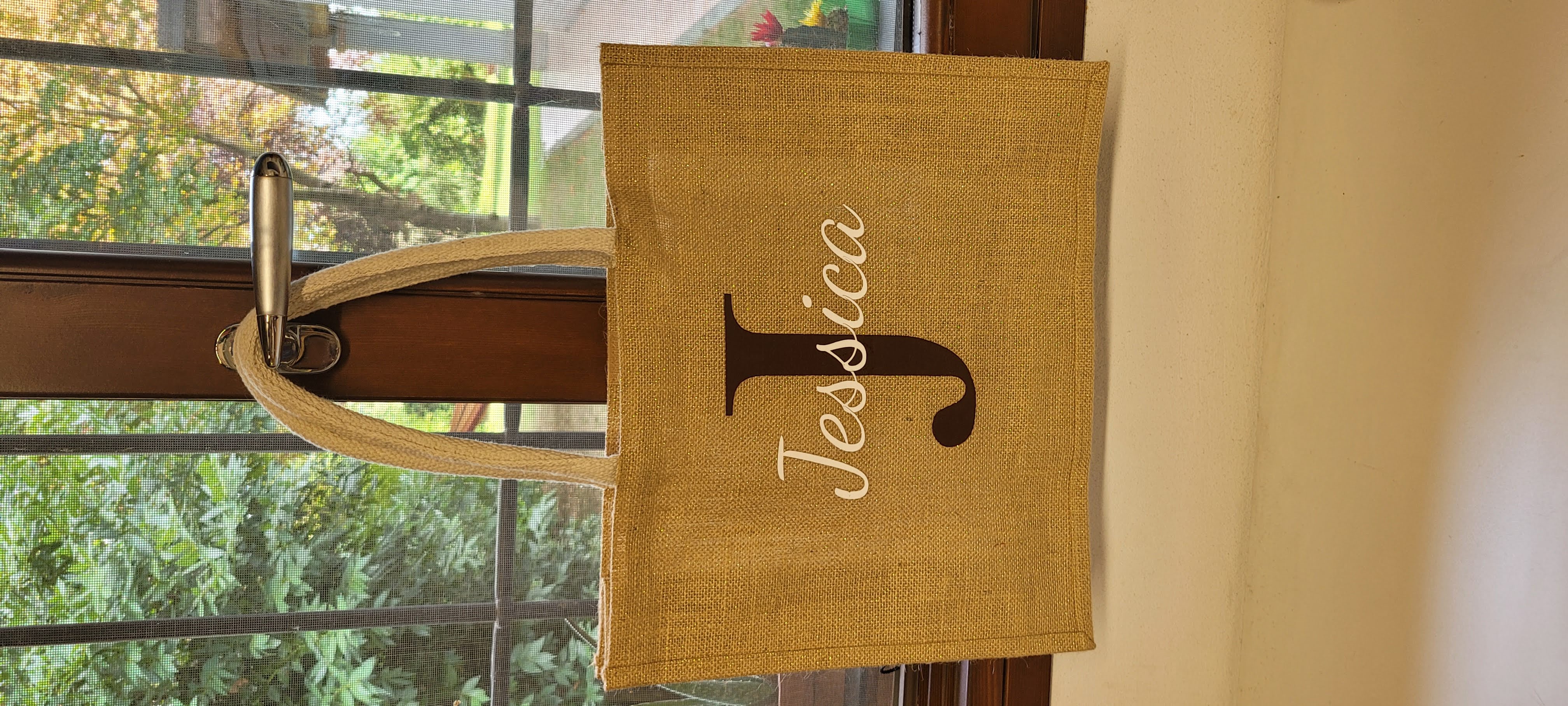 Borsa in juta di vari colori personalizzabile.