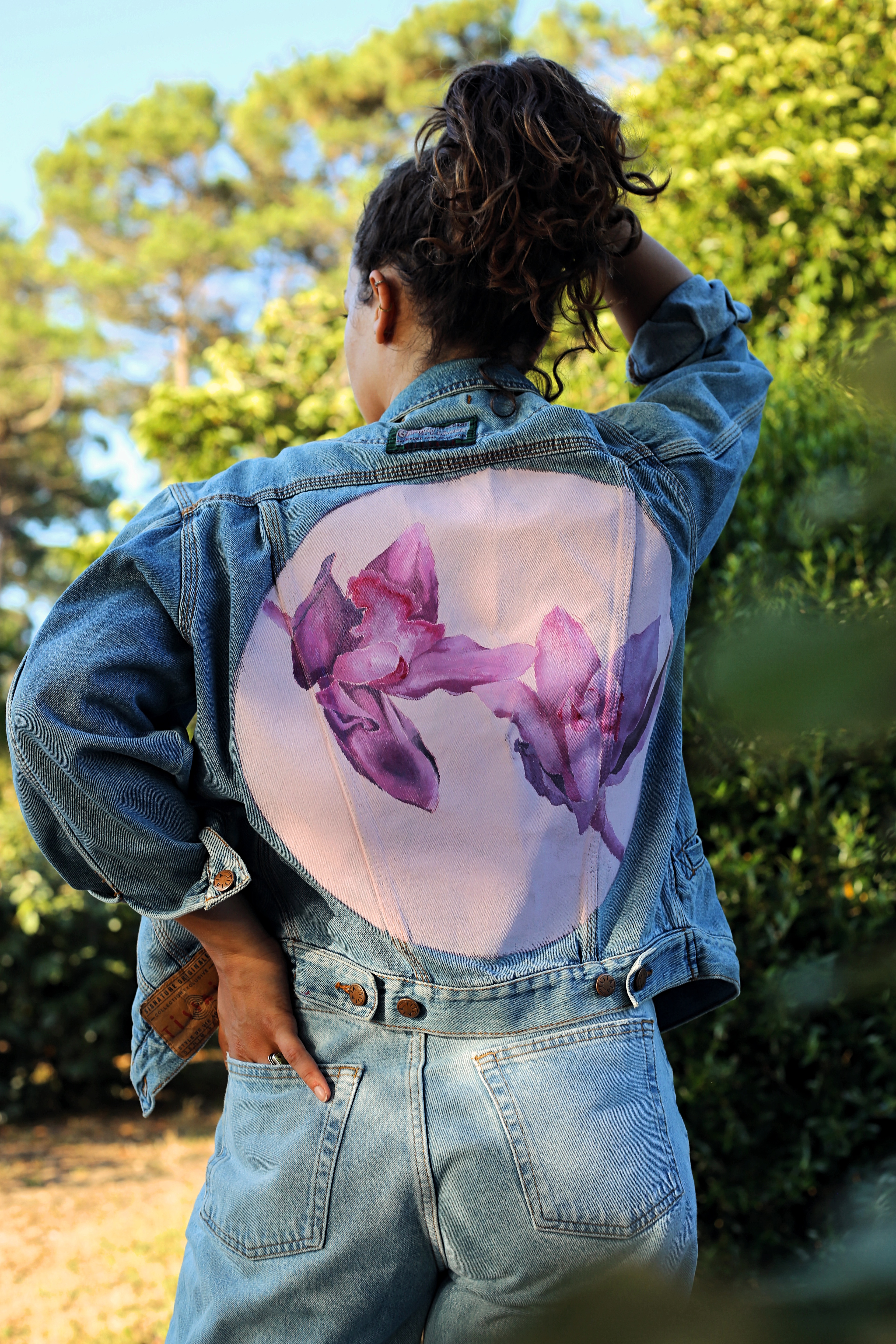 Veste en jean VINTAGE - Floral (Peint à la main)