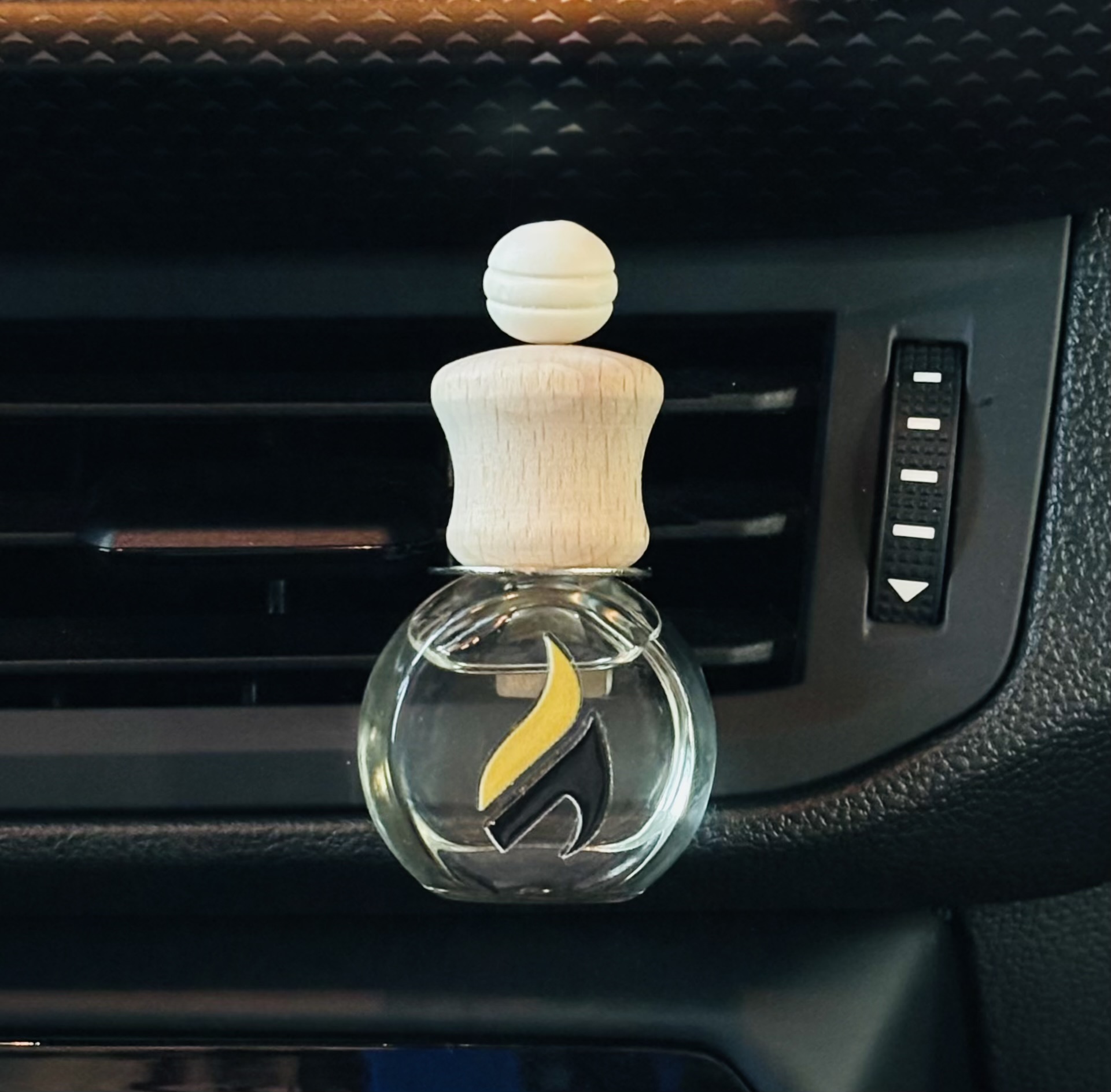 Diffuseurs artisanaux de parfum voiture a suspendre ou clipser 10ml