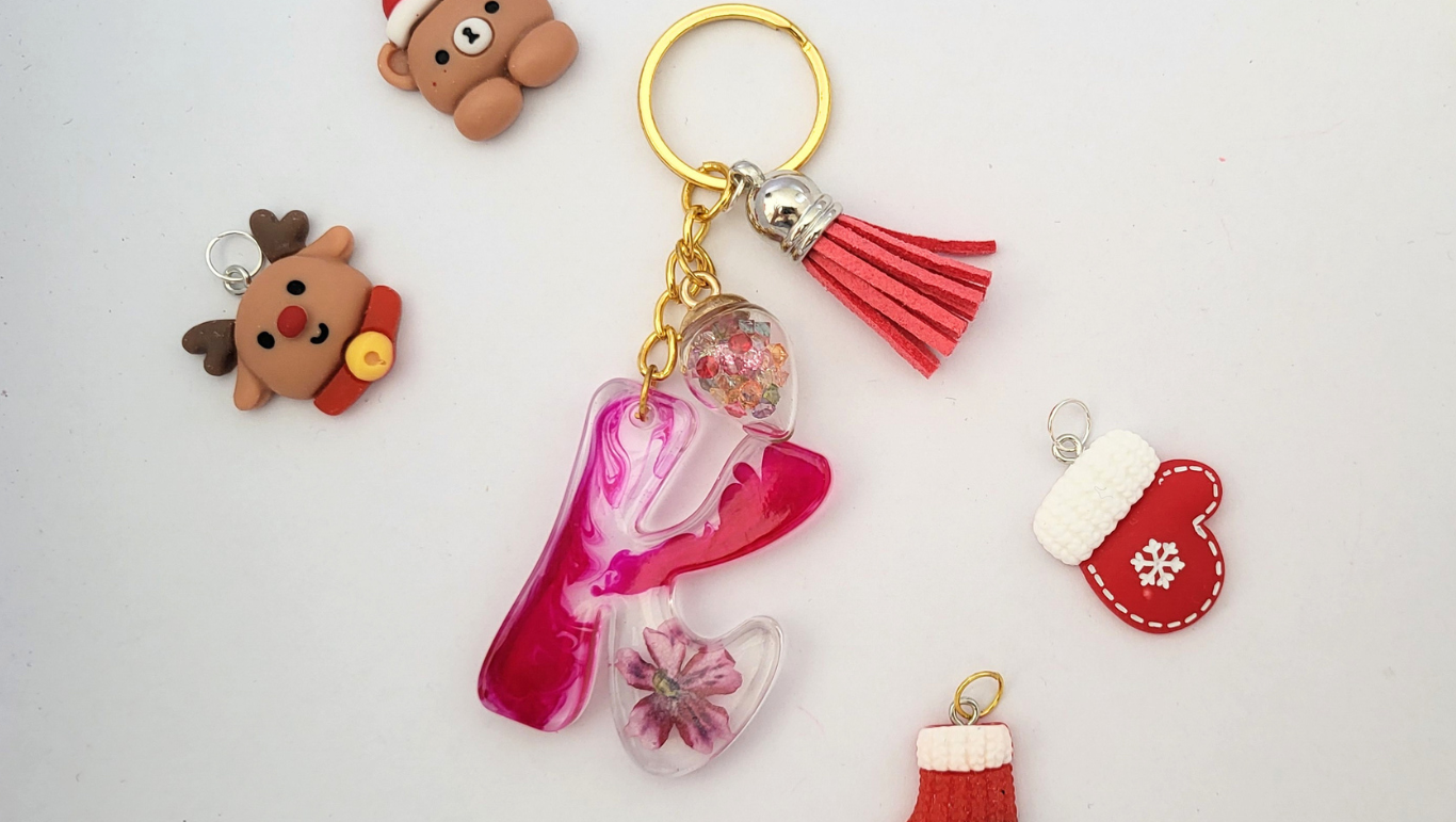 Llavero Flores Silvestres, con acesorio y bolsita regalo. 