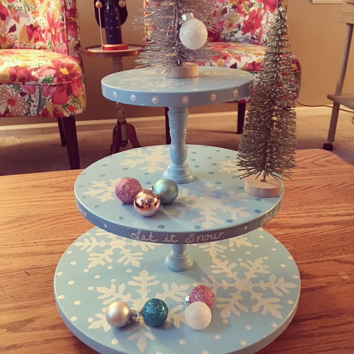 Snowflake 3 tier revolving tray
