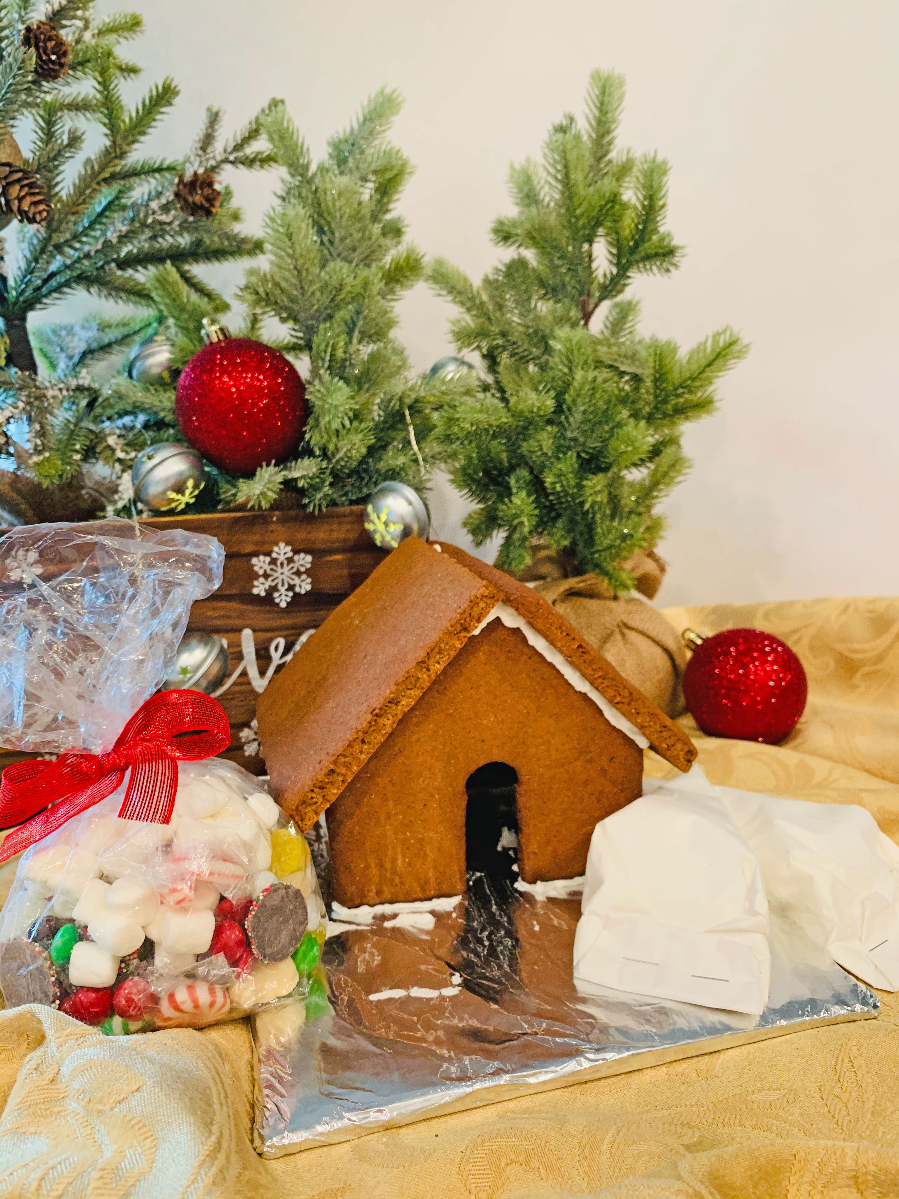 Medium Gingerbread House Kit