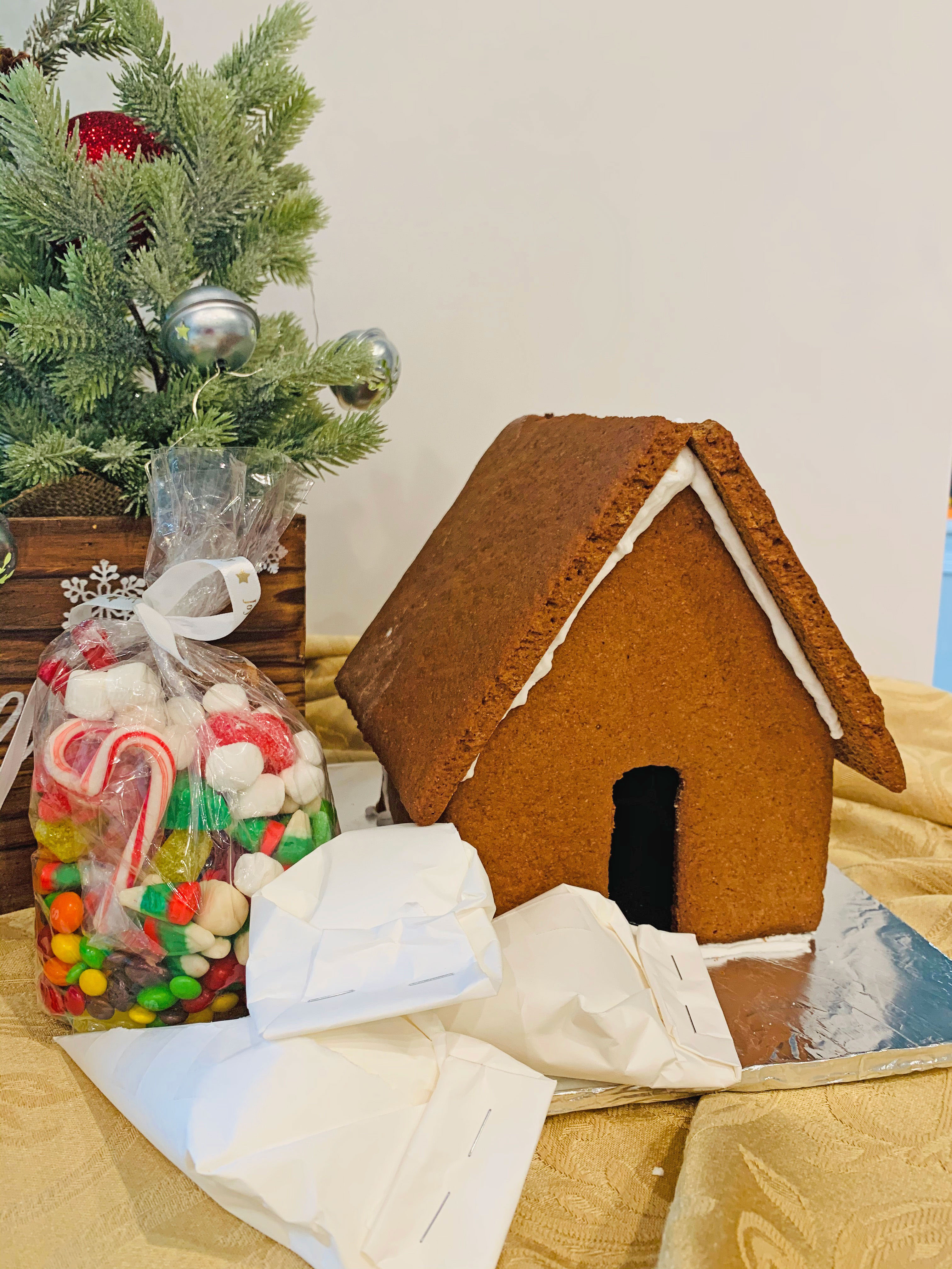 Large Gingerbread House Kit