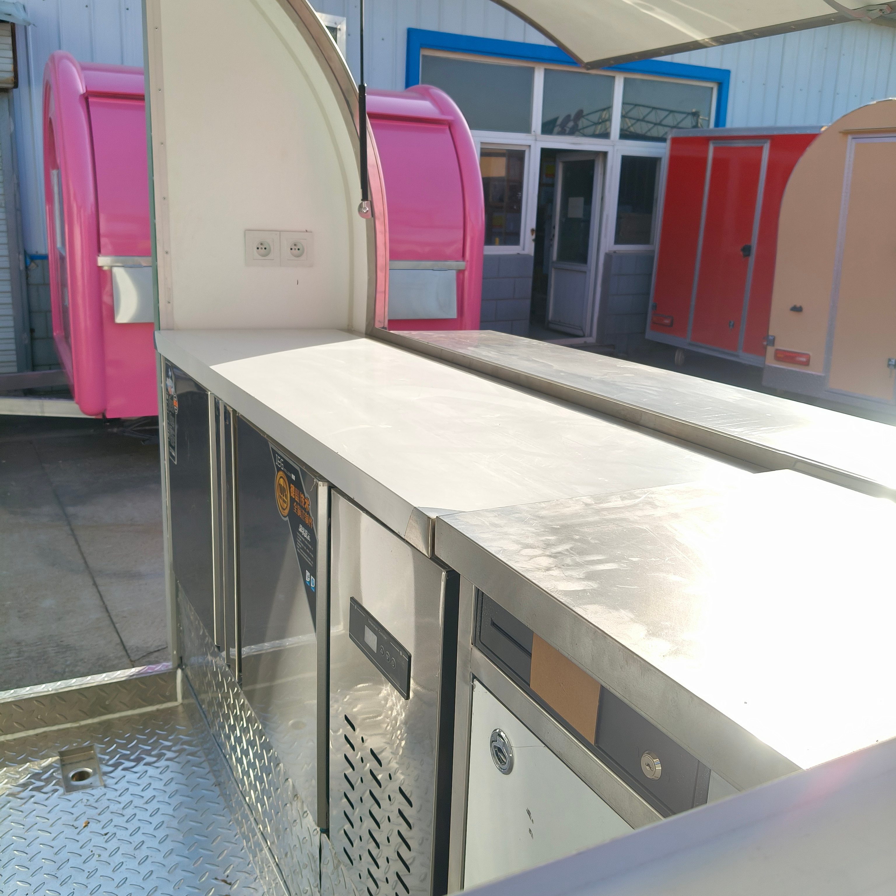 Foodtrailer TF-DR Nouvelle Génération 220x160 Noir Frigo/congel