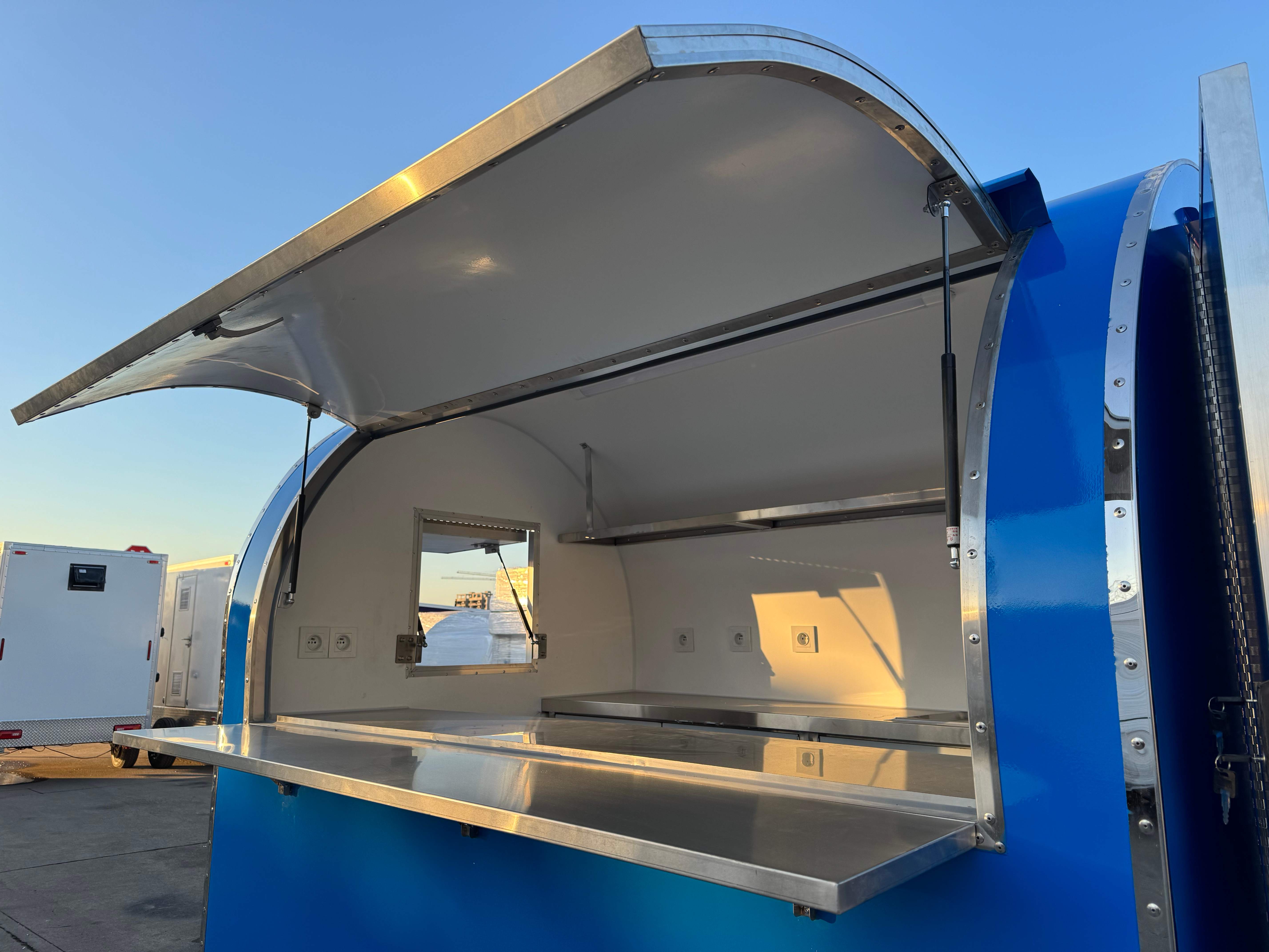 Foodtrailer TF-DR Nouvelle Génération 220x160 Bleu ciel Frigo/congel