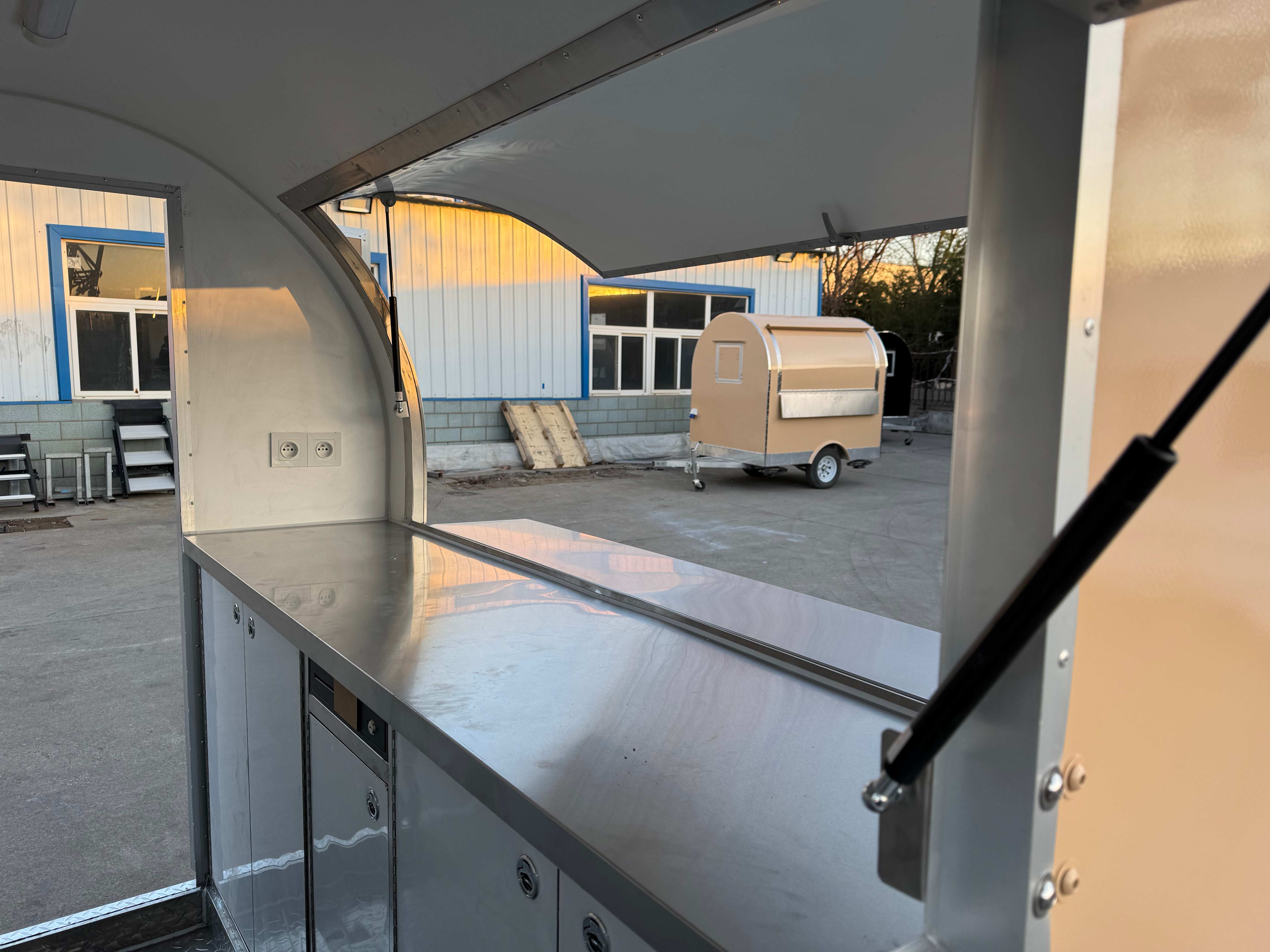 Foodtrailer TF-DR Nouvelle Génération 220x160 Beige