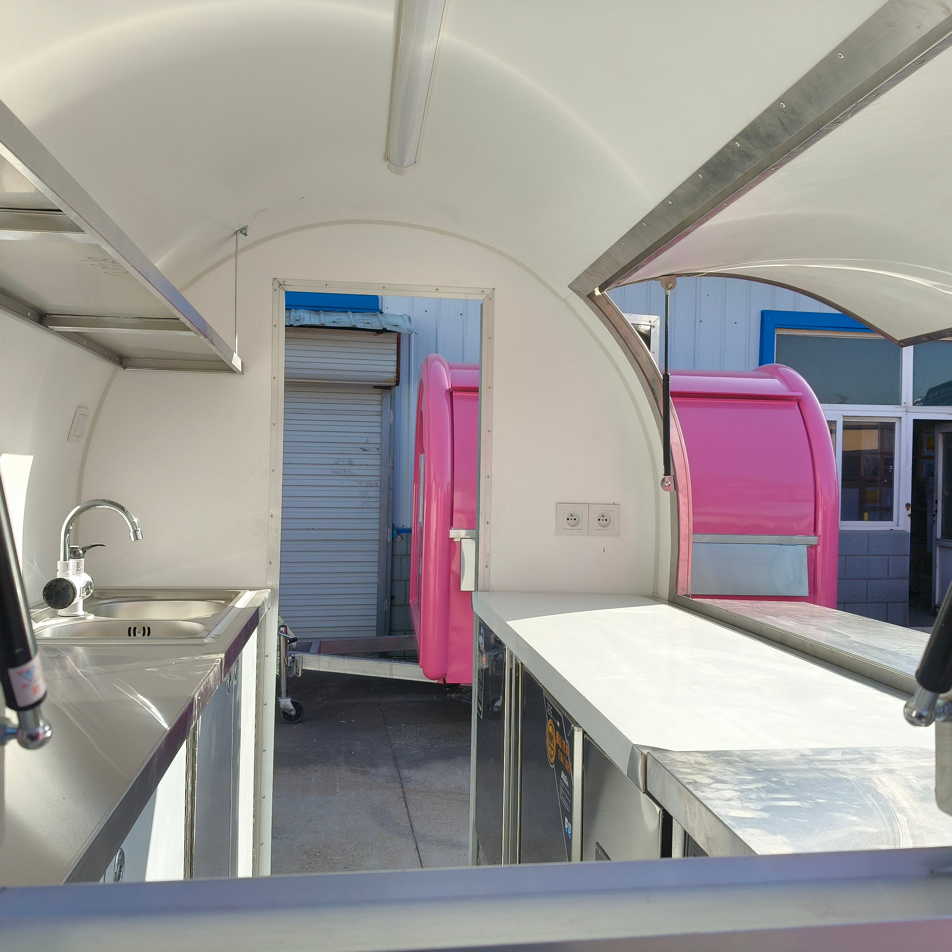 Foodtrailer TF-DR Nouvelle Génération 220x160 Noir Frigo/congel