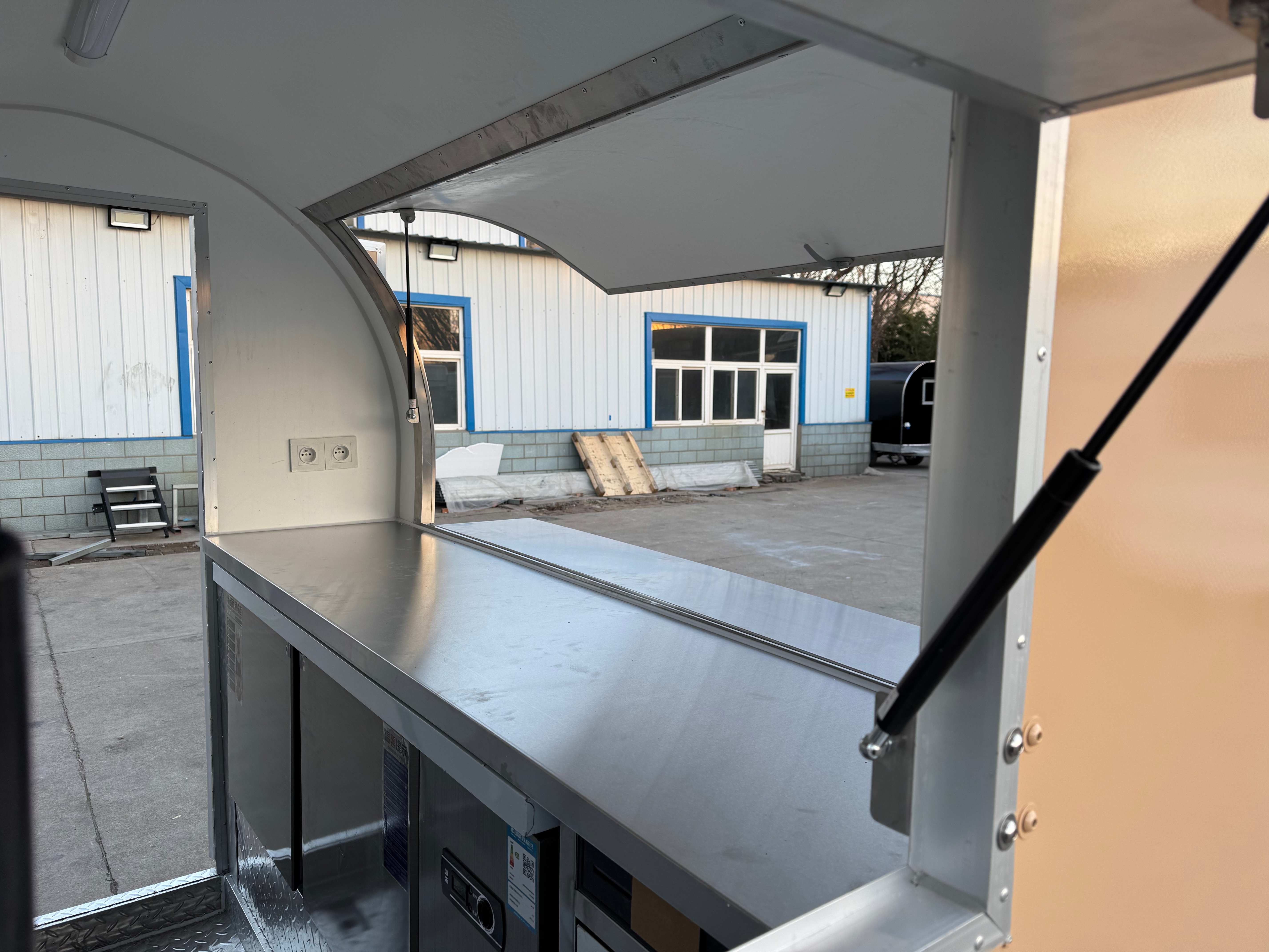 Foodtrailer TF-DR Nouvelle Génération 220x160 Beige Frigo/congel