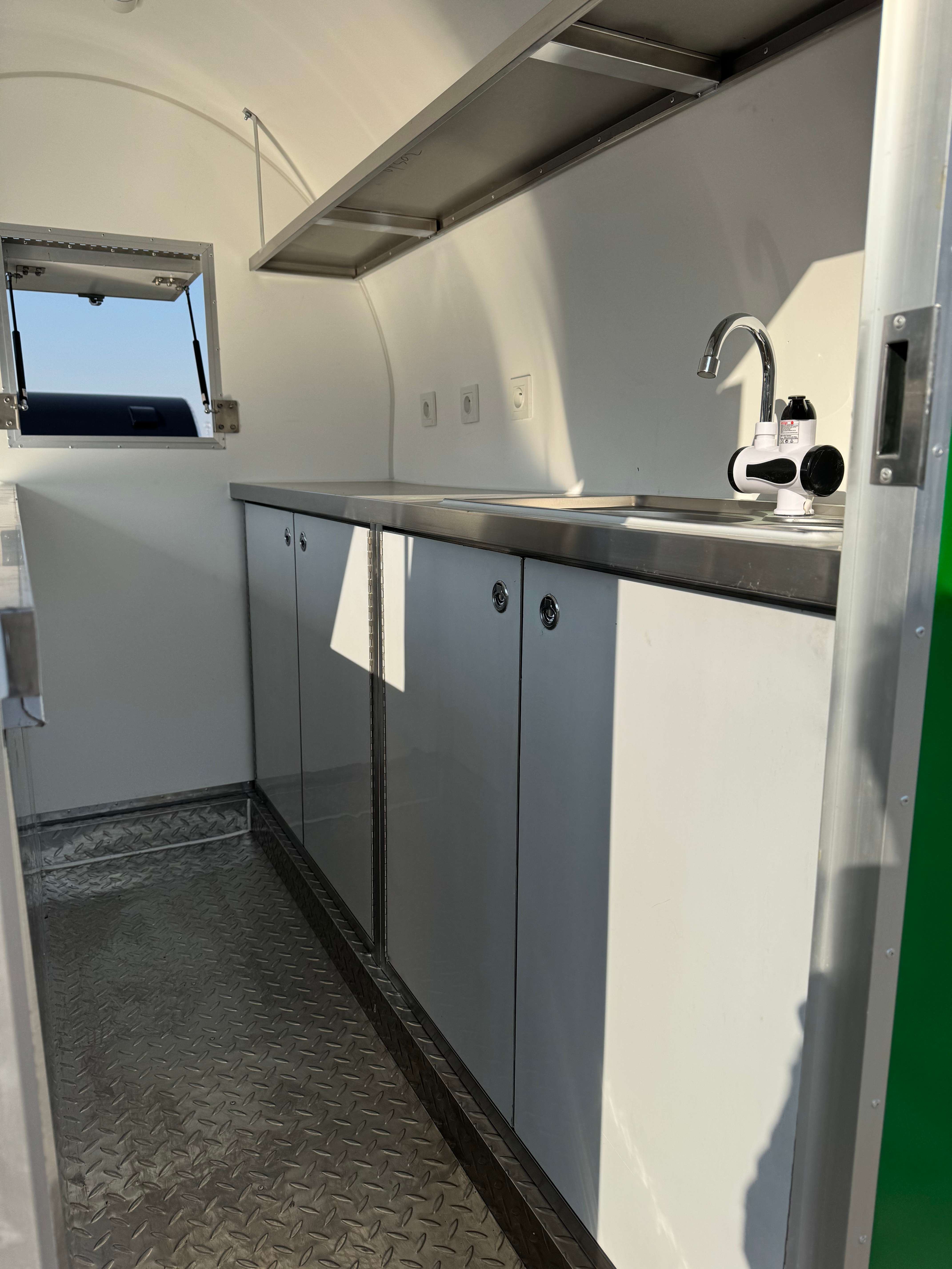 Foodtrailer TF-DR Nouvelle Génération 220x160 Vert Brillant Frigo/congel