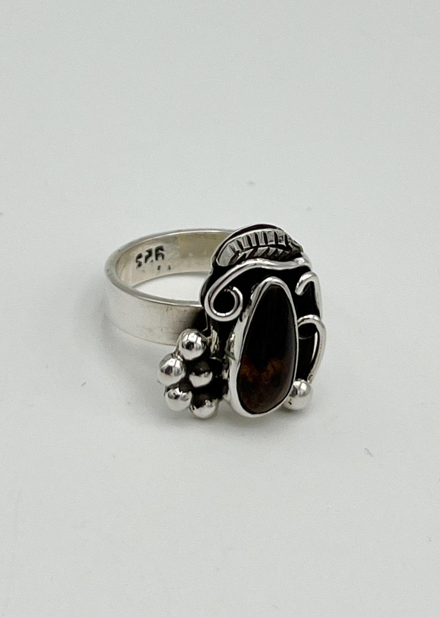 Anillo de plata con ambar