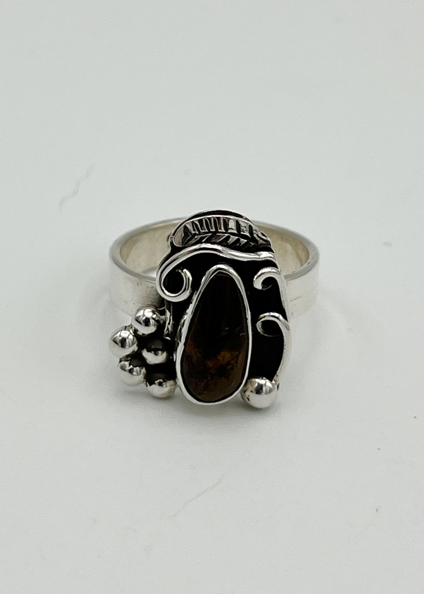 Anillo de plata con ambar