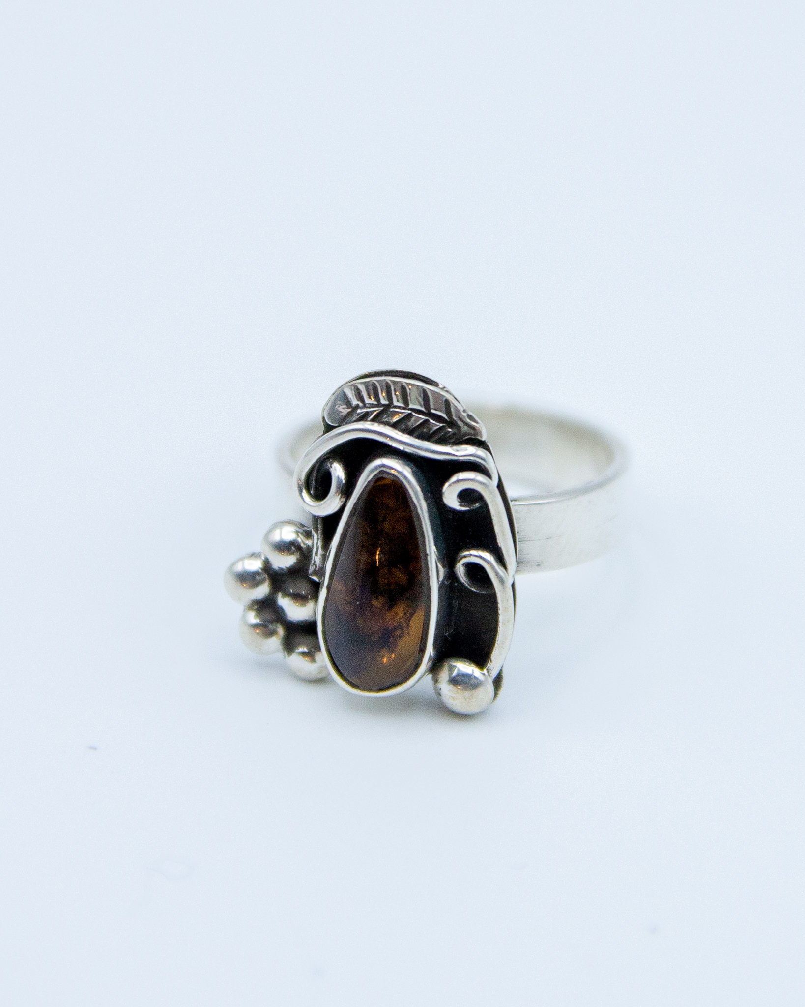 Anillo de plata con ambar