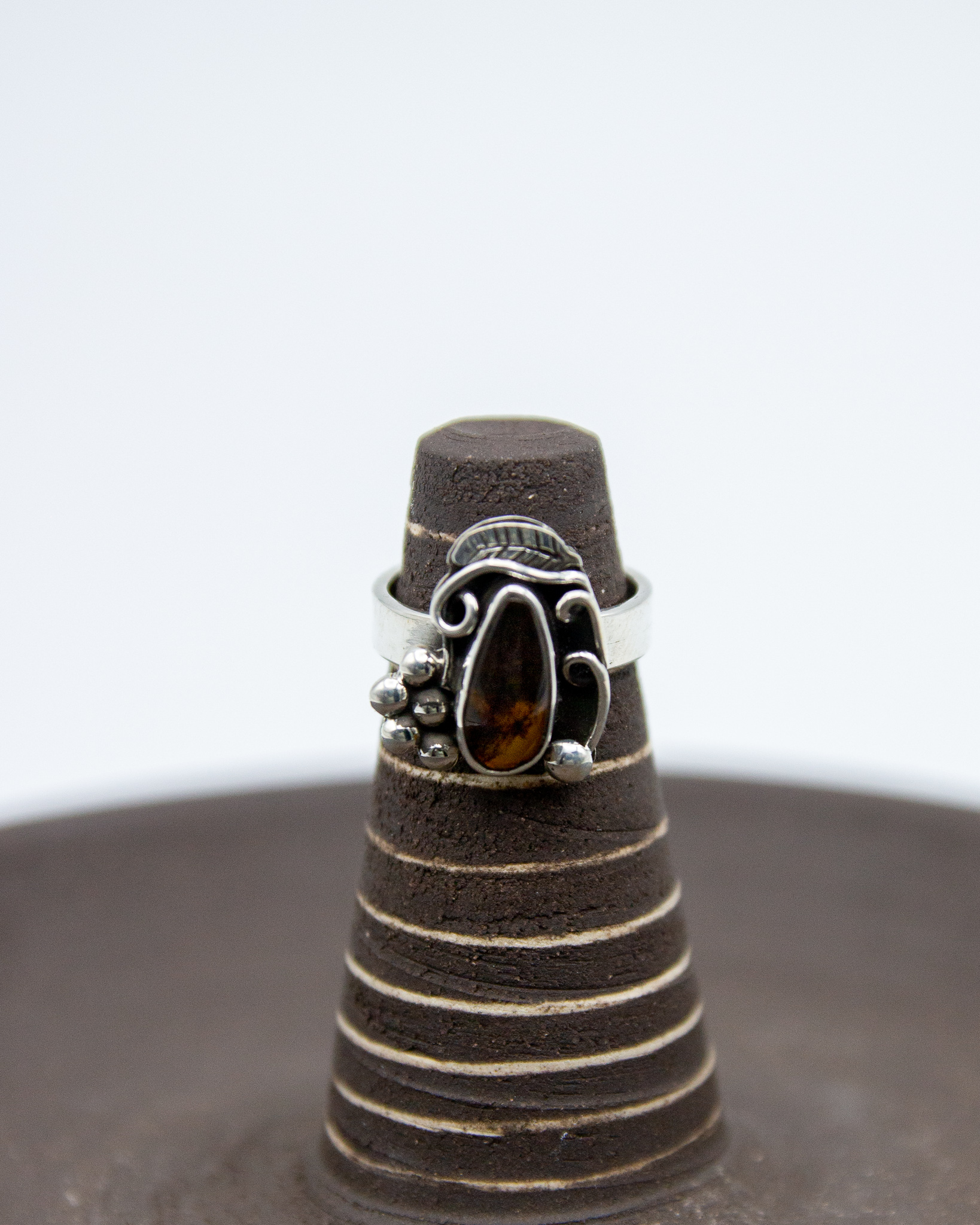 Anillo de plata con ambar