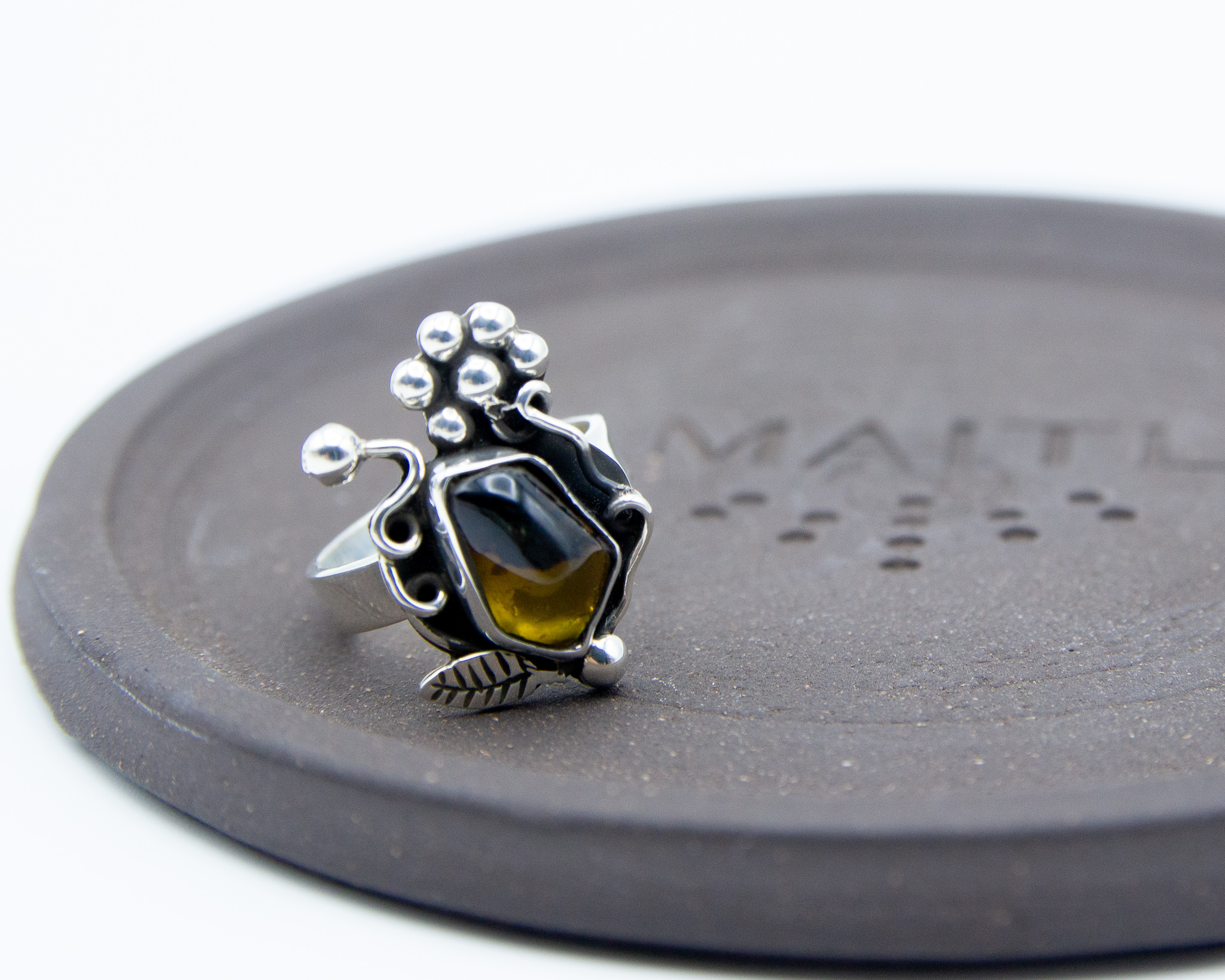 Anillo de plata con ambar
