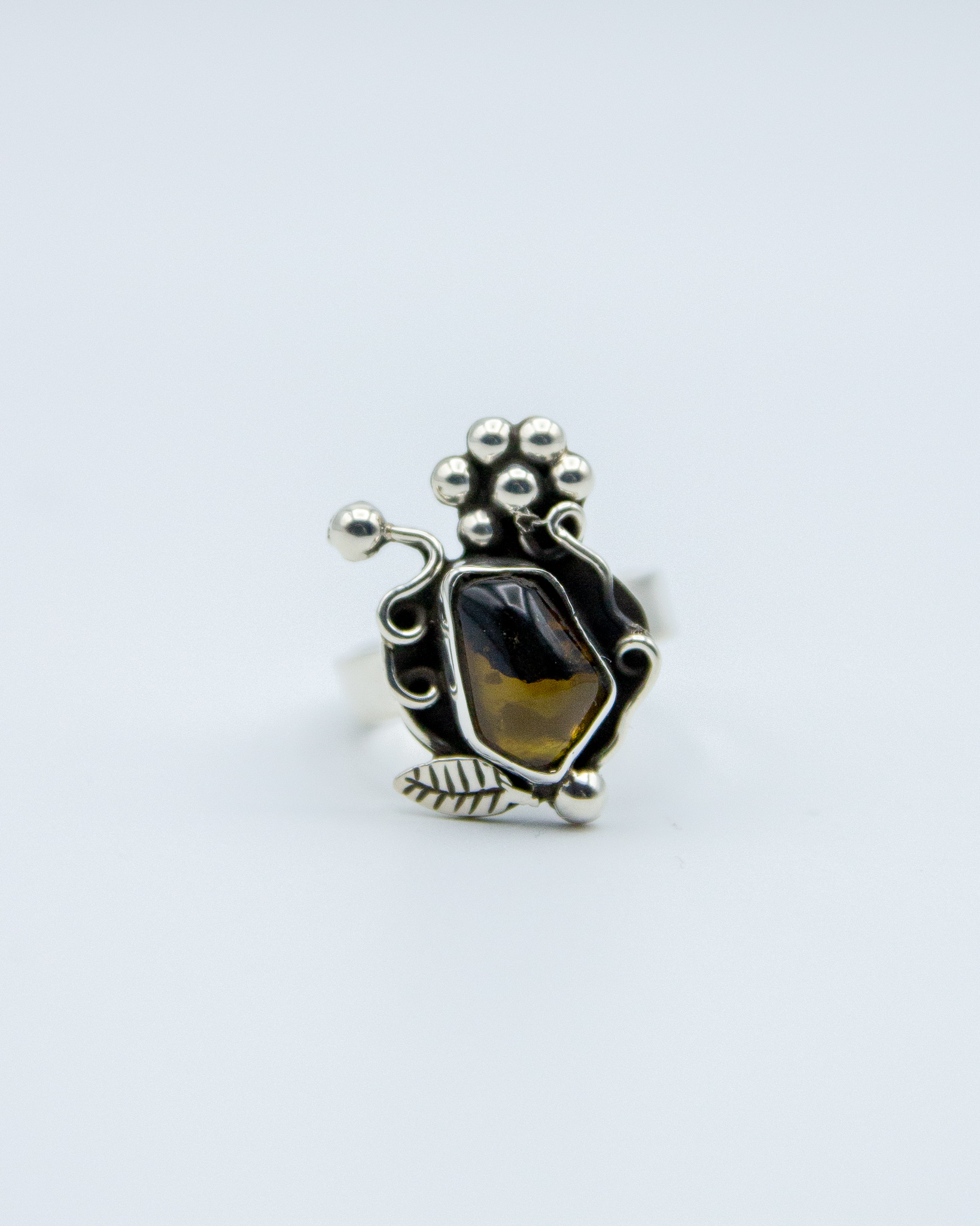 Anillo de plata con ambar
