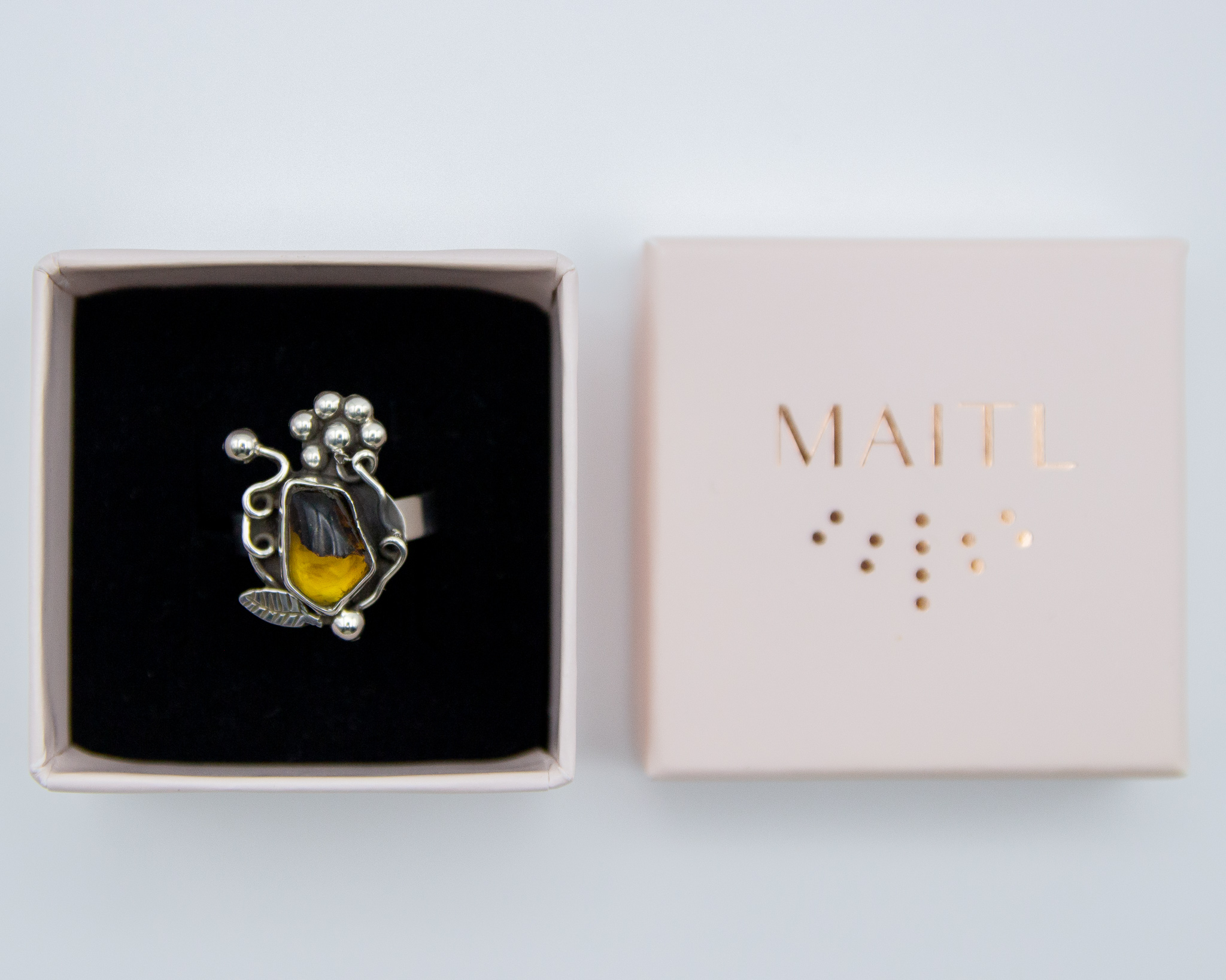 Anillo de plata con ambar