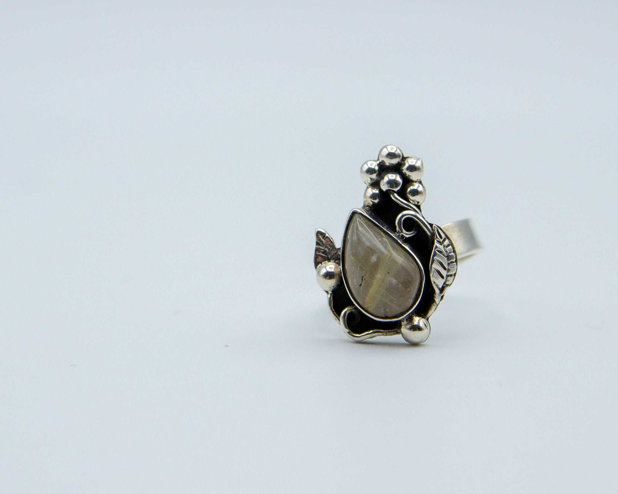 Anillo de plata con cuarzo rutilado