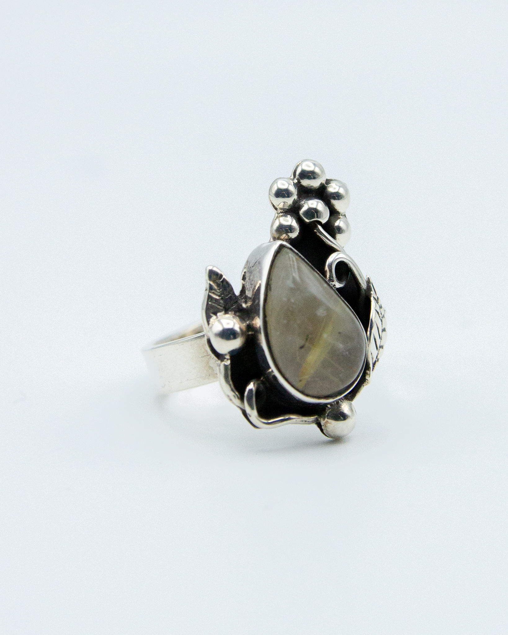 Anillo de plata con cuarzo rutilado