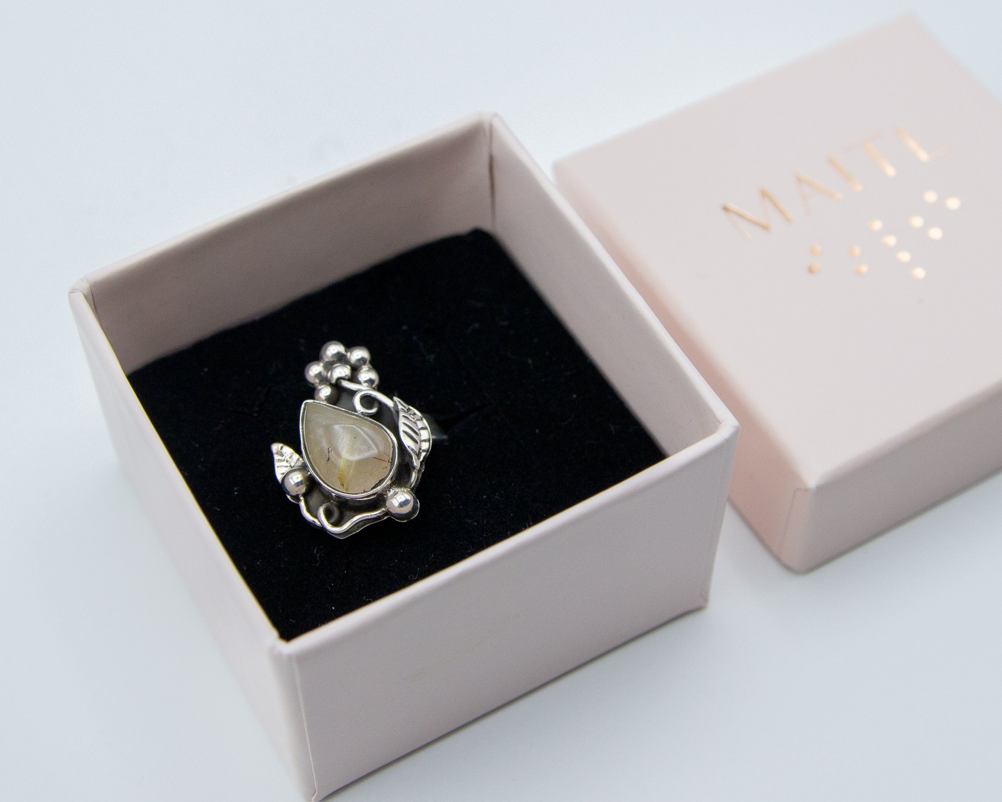 Anillo de plata con cuarzo rutilado