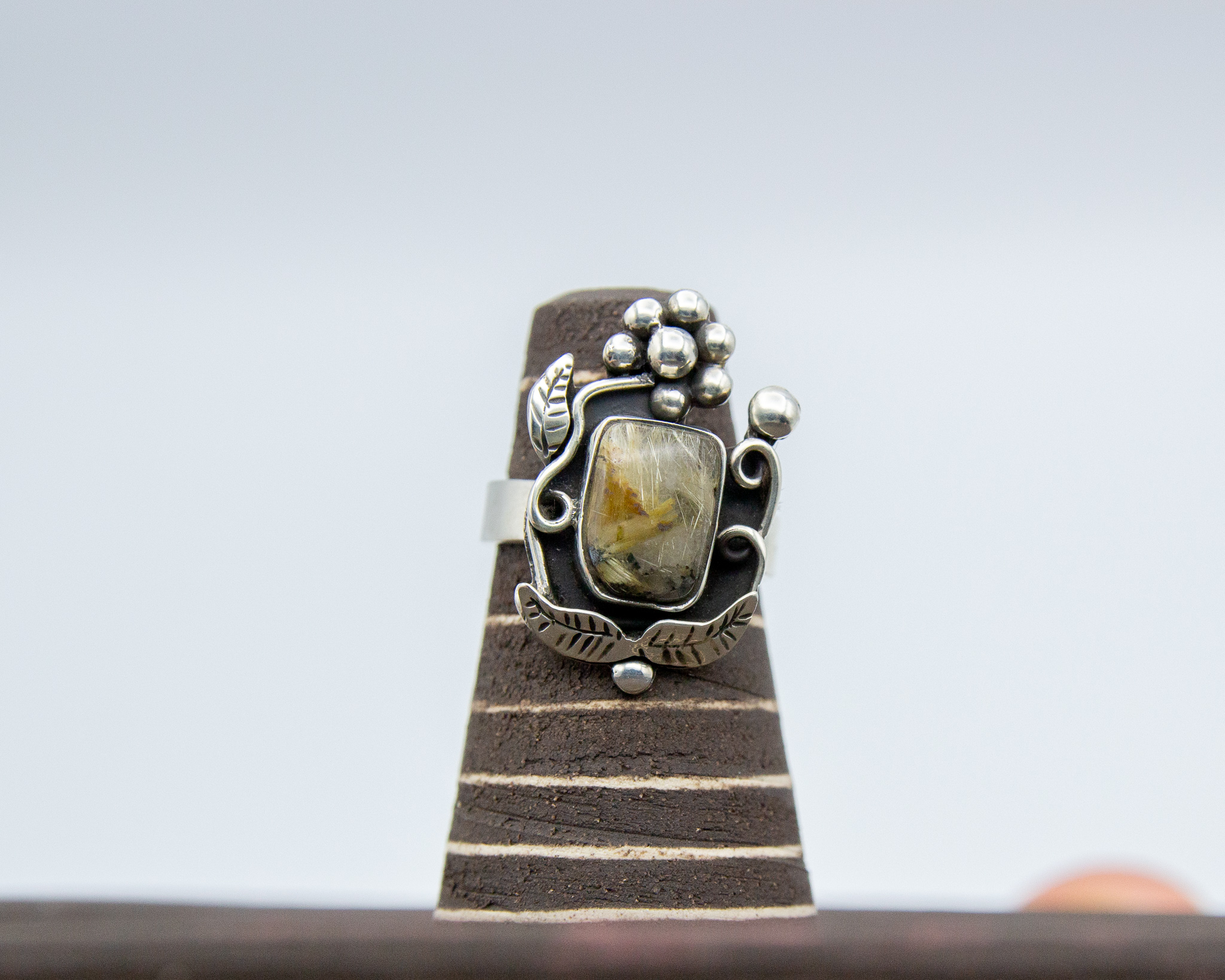 Anillo de plata con cuarzo rutilado