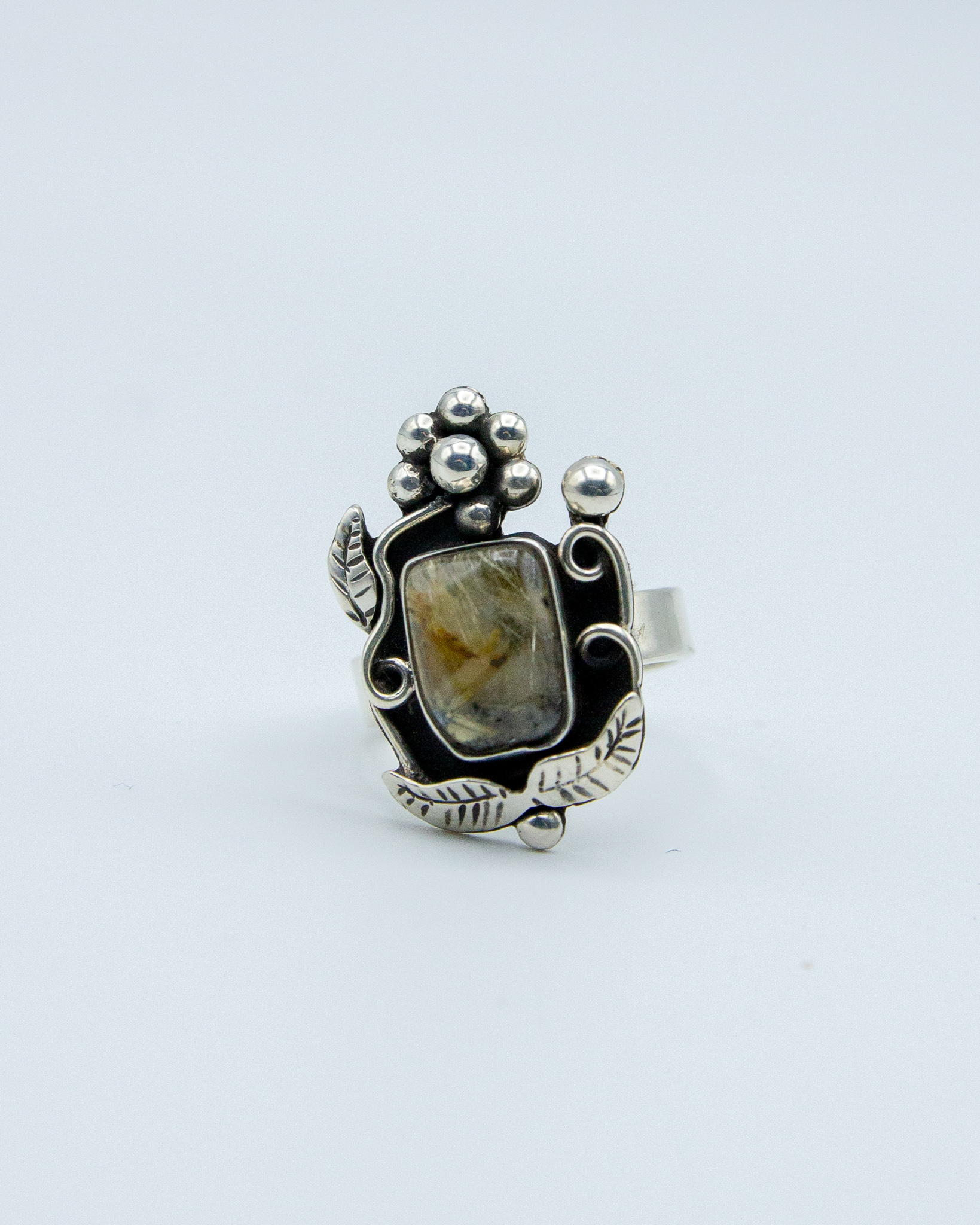 Anillo de plata con cuarzo rutilado
