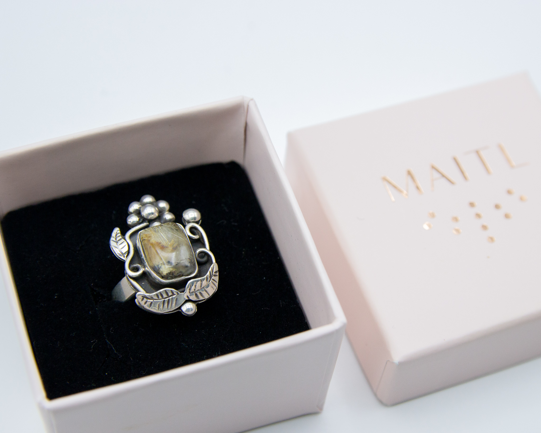 Anillo de plata con cuarzo rutilado