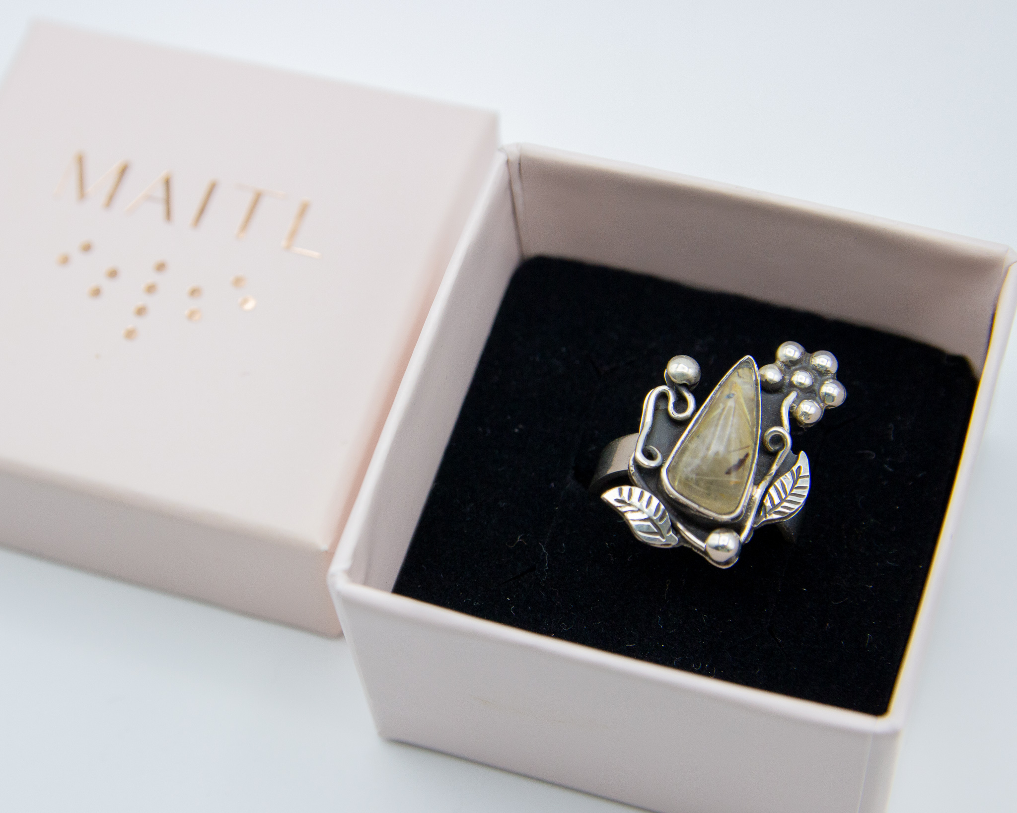 Anillo de plata con cuarzo rutilado