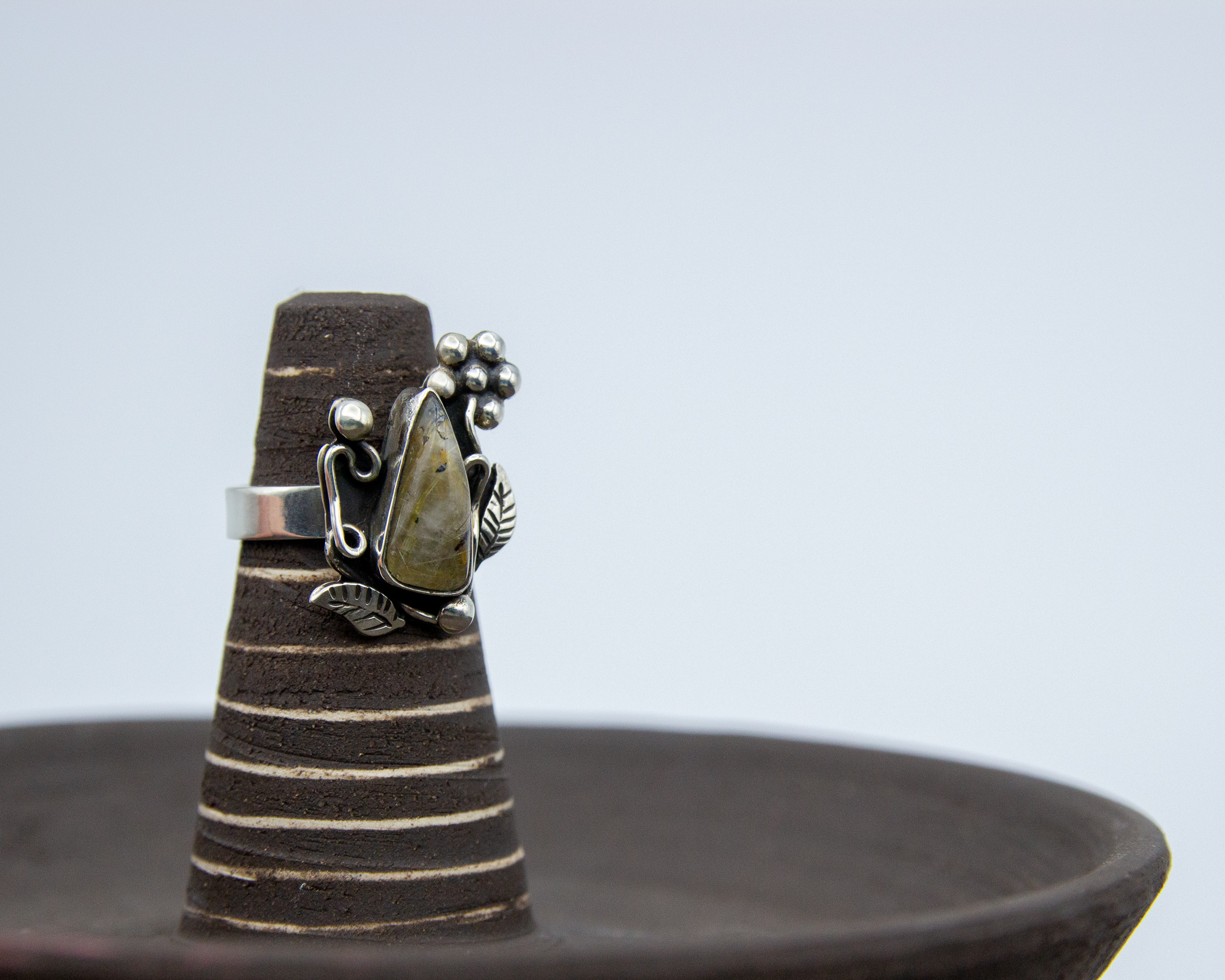 Anillo de plata con cuarzo rutilado