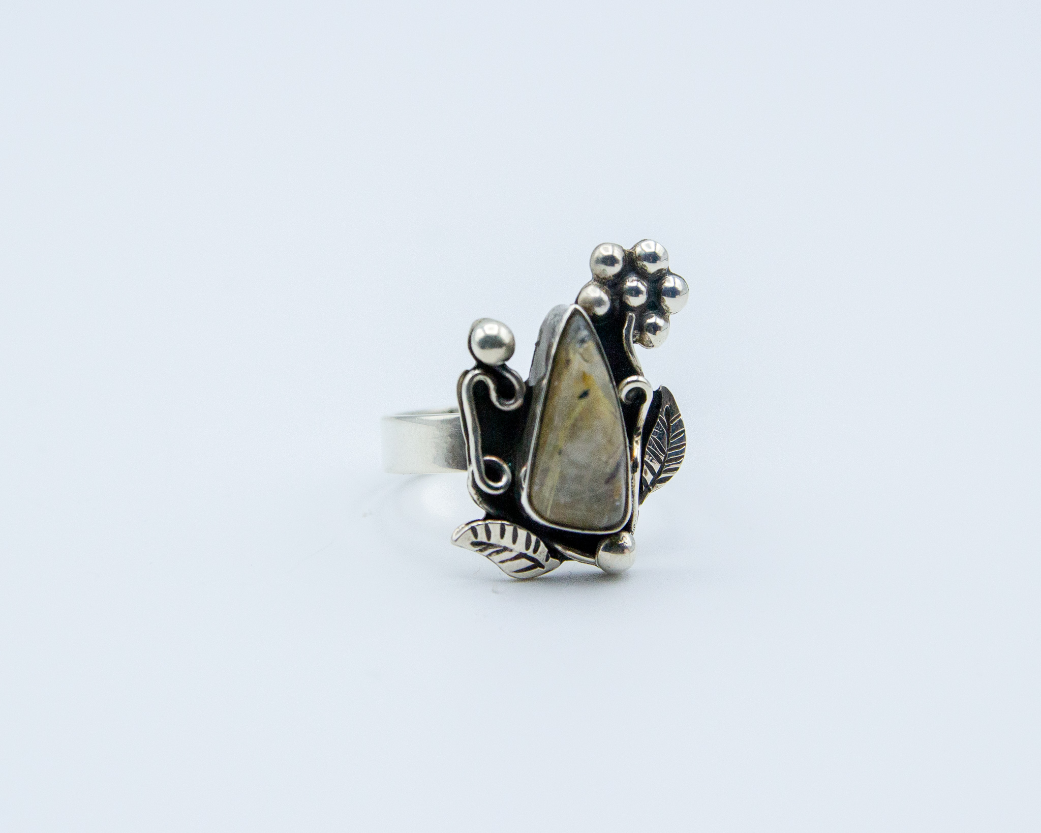 Anillo de plata con cuarzo rutilado