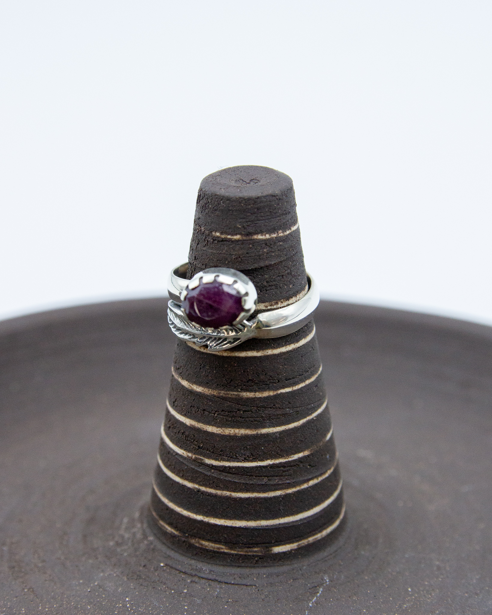 Anillo de plata con rubí