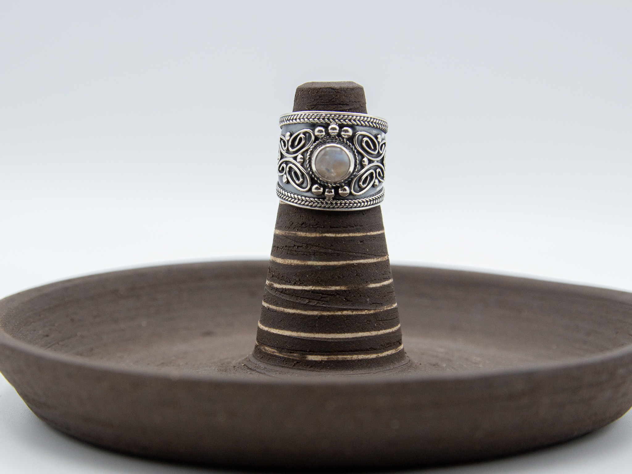 Anillo de plata con piedra luna