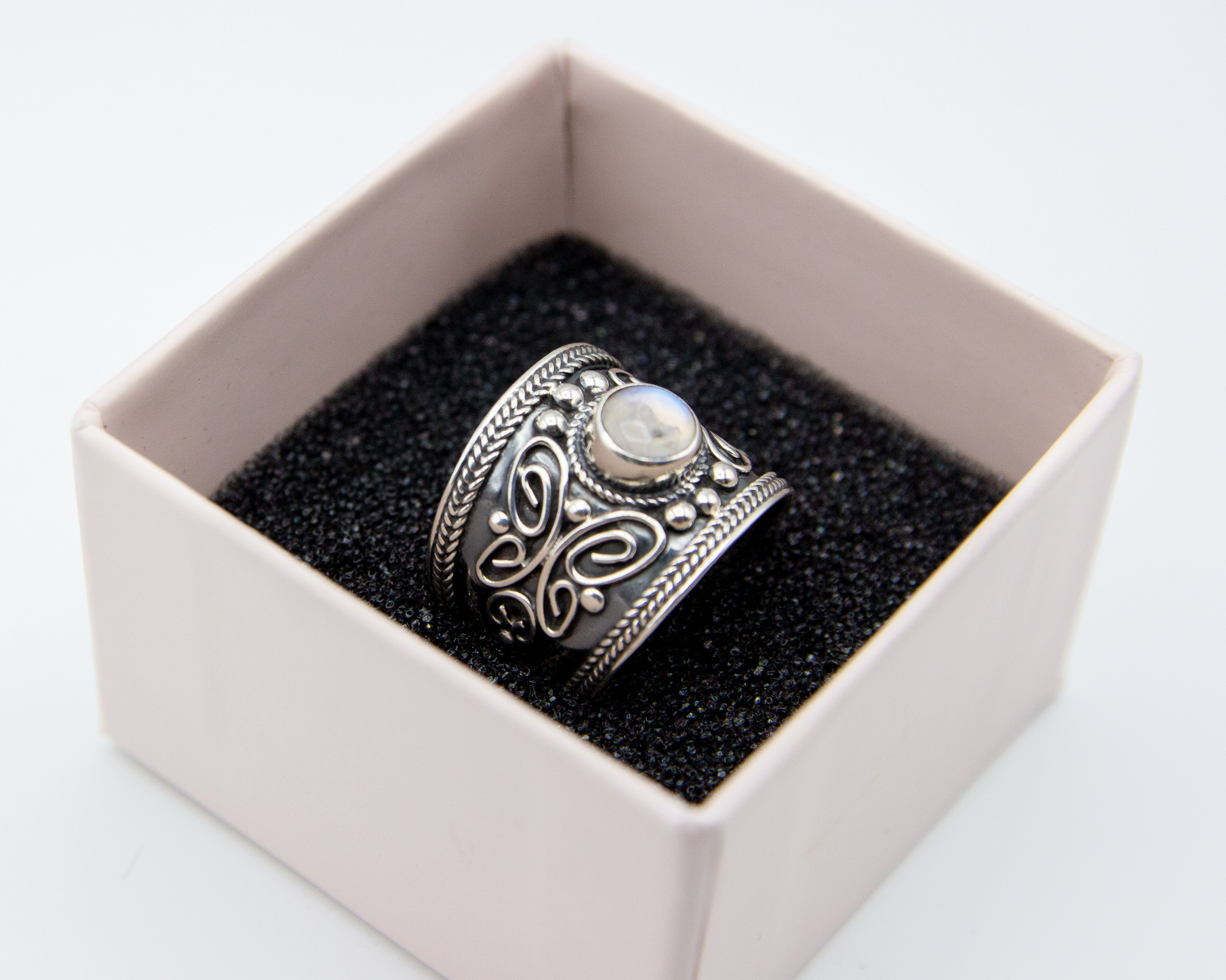 Anillo de plata con piedra luna