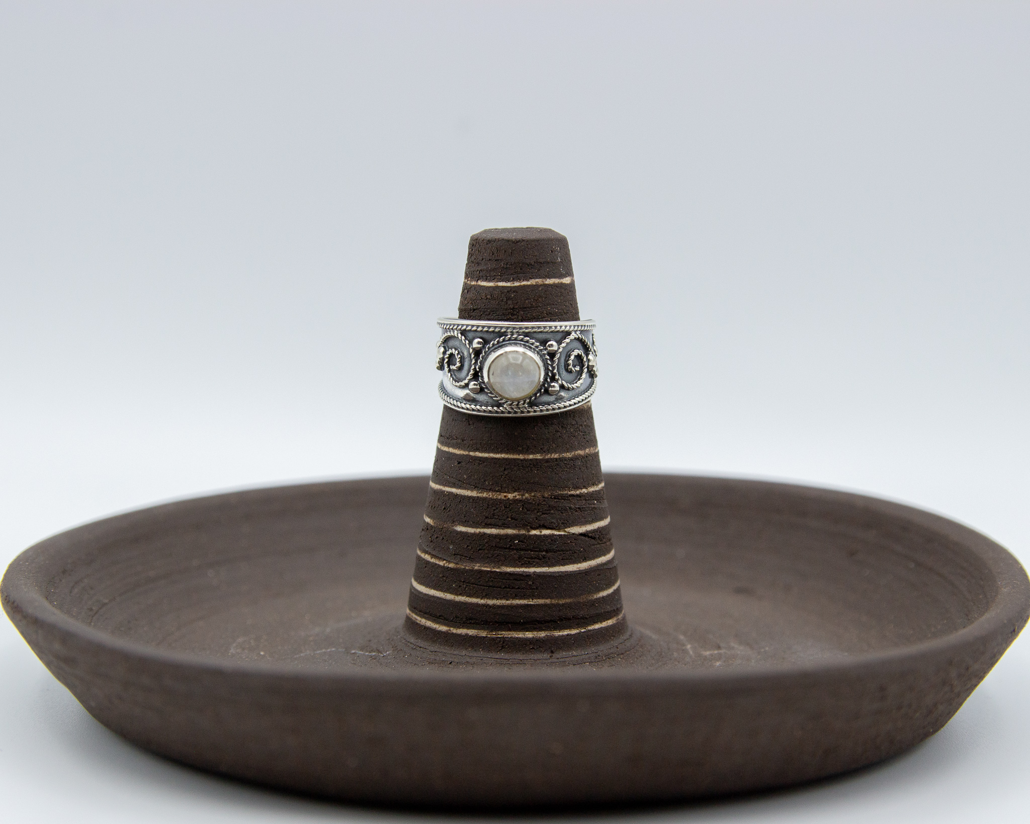 Anillo de plata con piedra luna