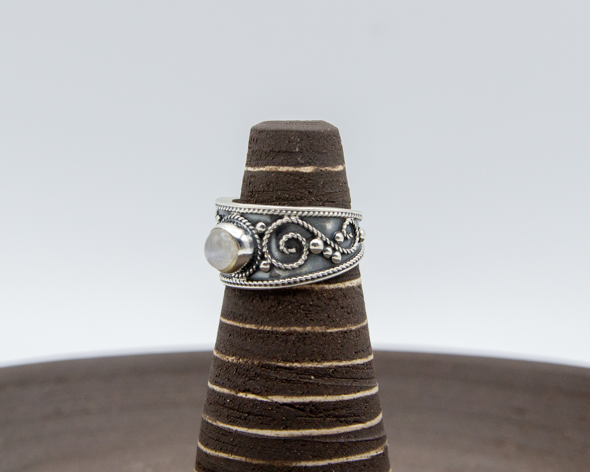 Anillo de plata con piedra luna