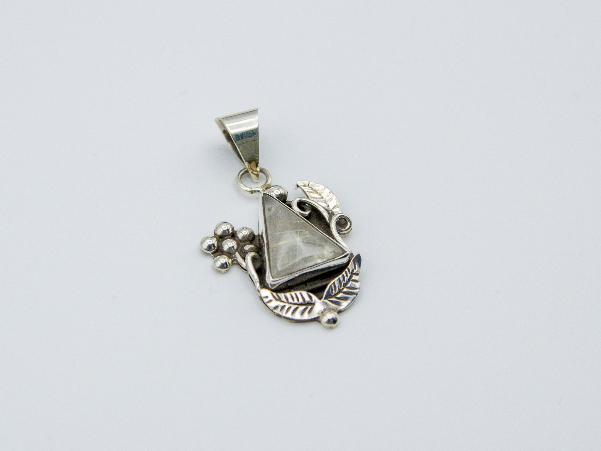 Colgante de plata con cuarzo rutilado