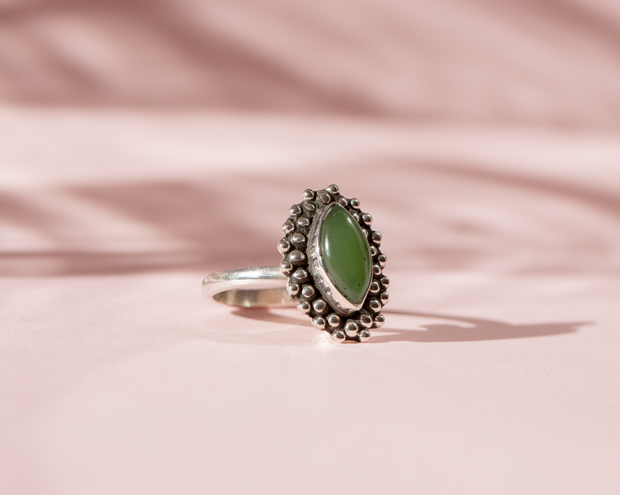 Anillo de plata con jadeita