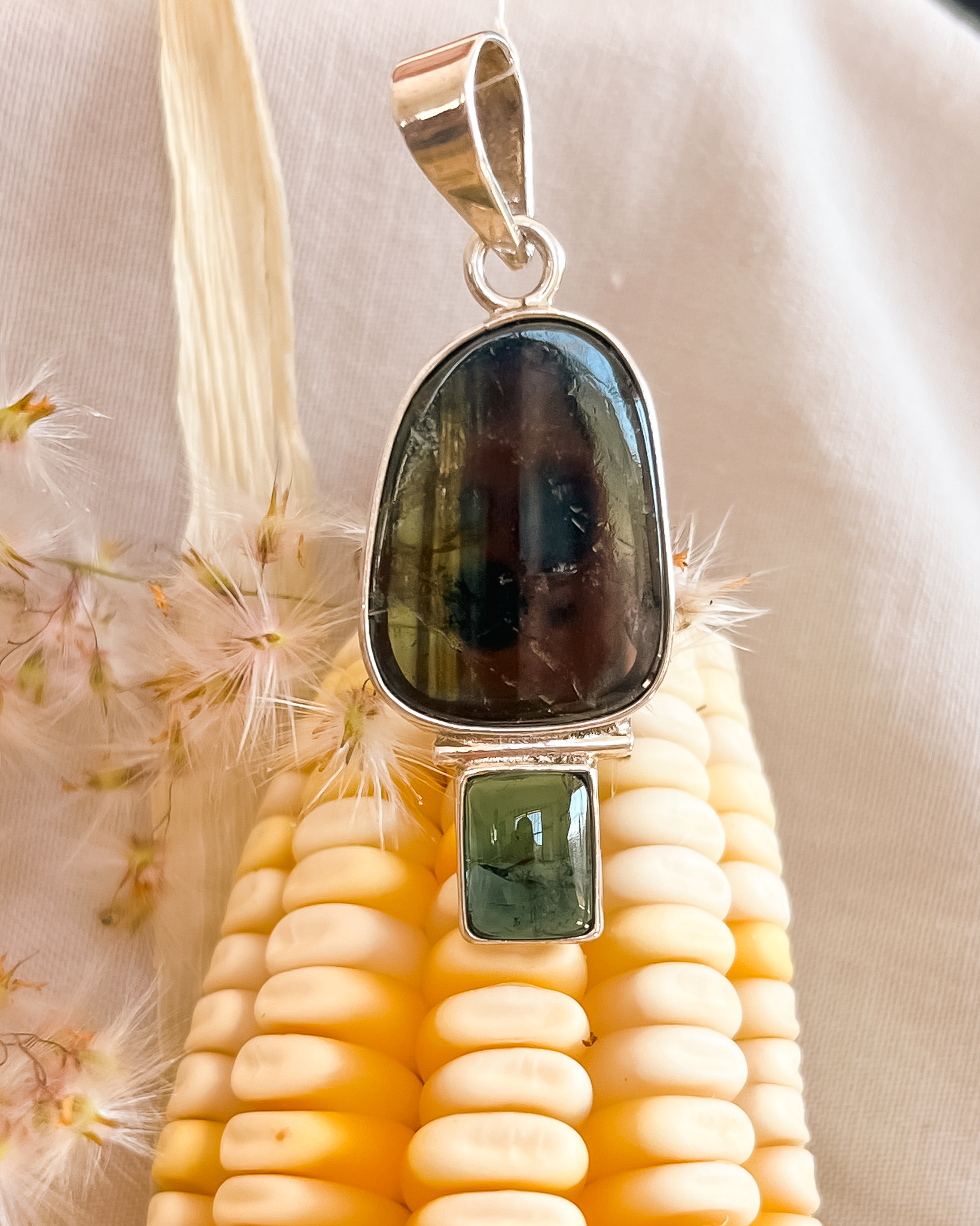 Colgante de plata con turmalinas verdes