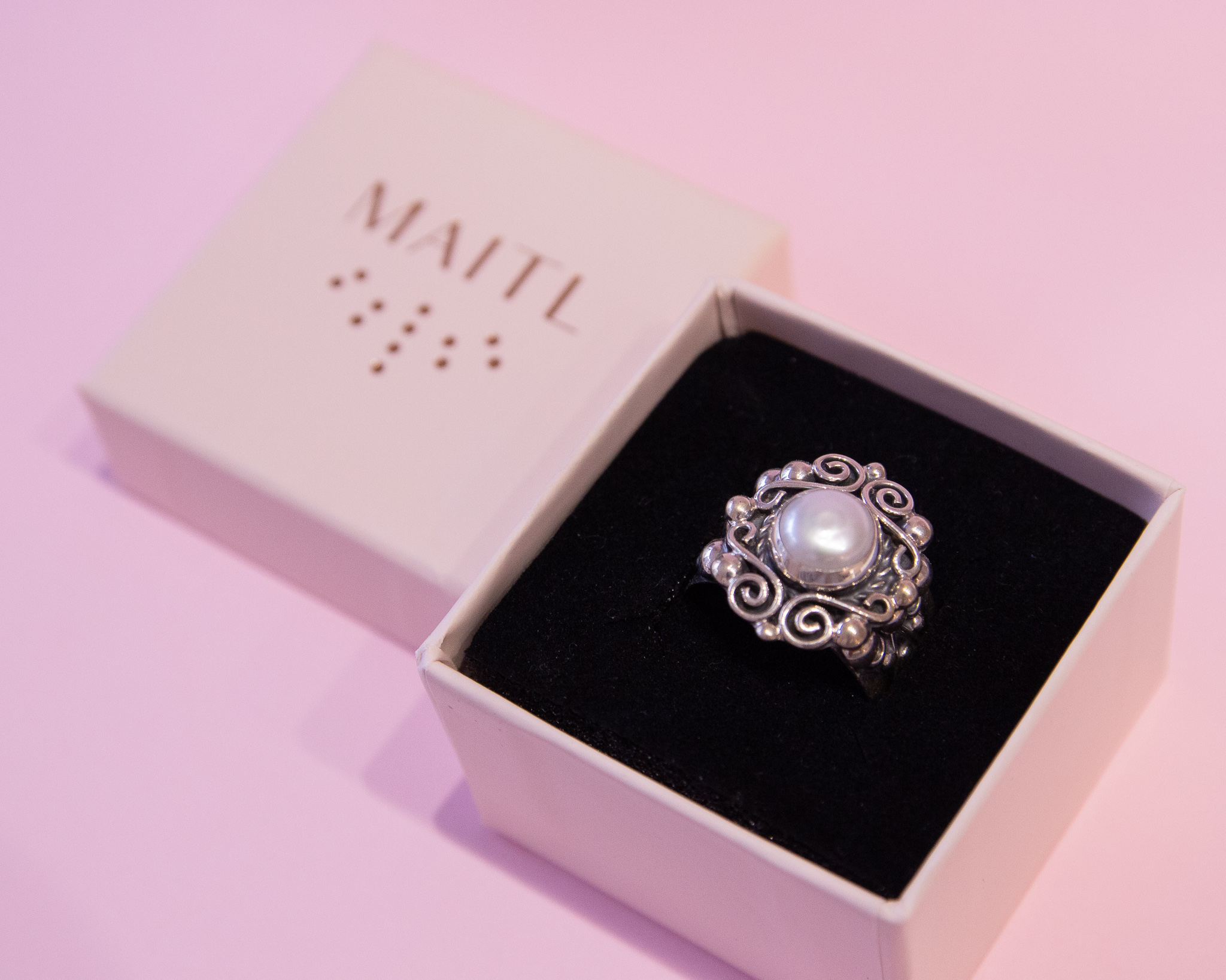 Anillo de plata con perla